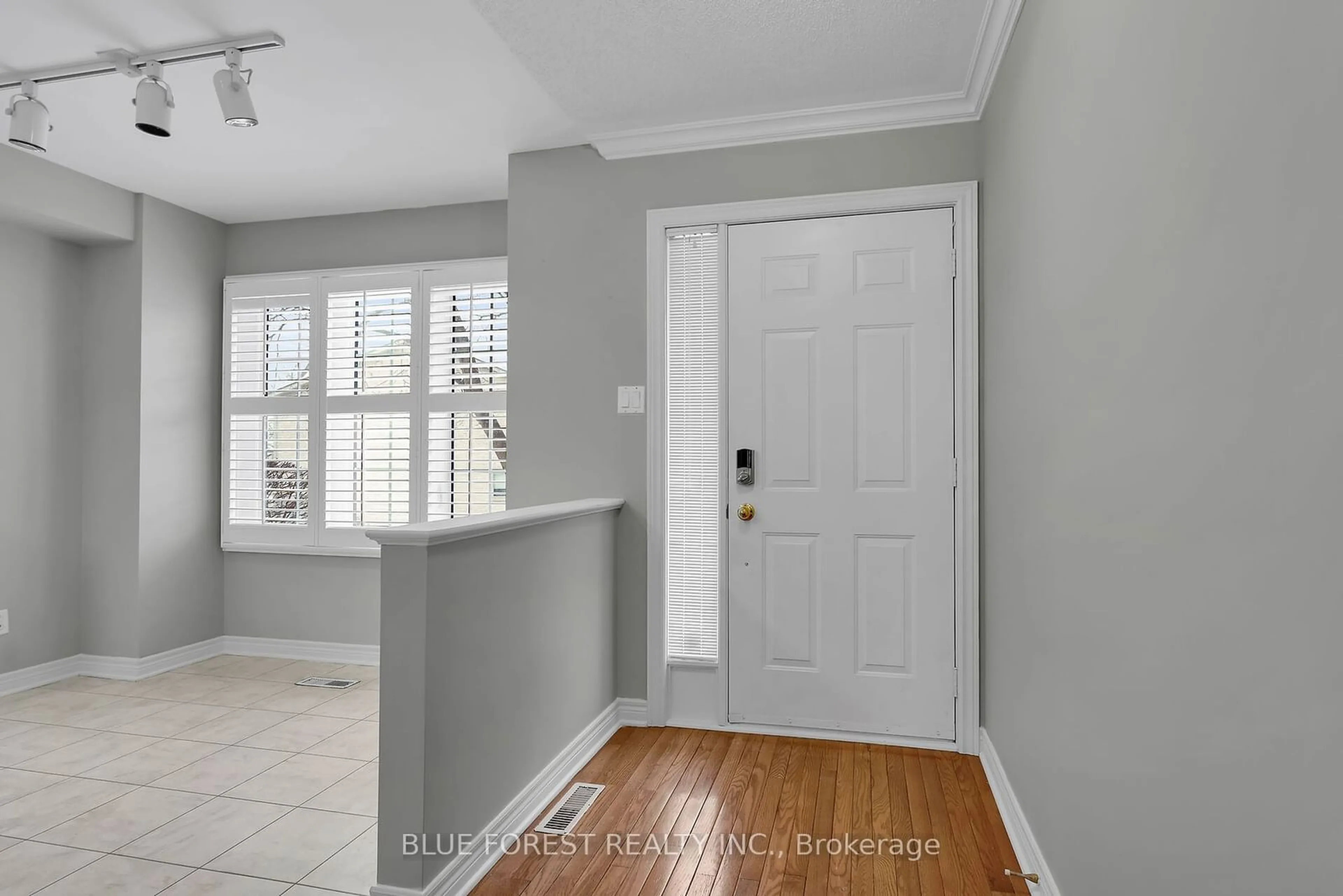 Indoor entryway for 410 Ambleside Dr #3, London Ontario N6G 4Y3