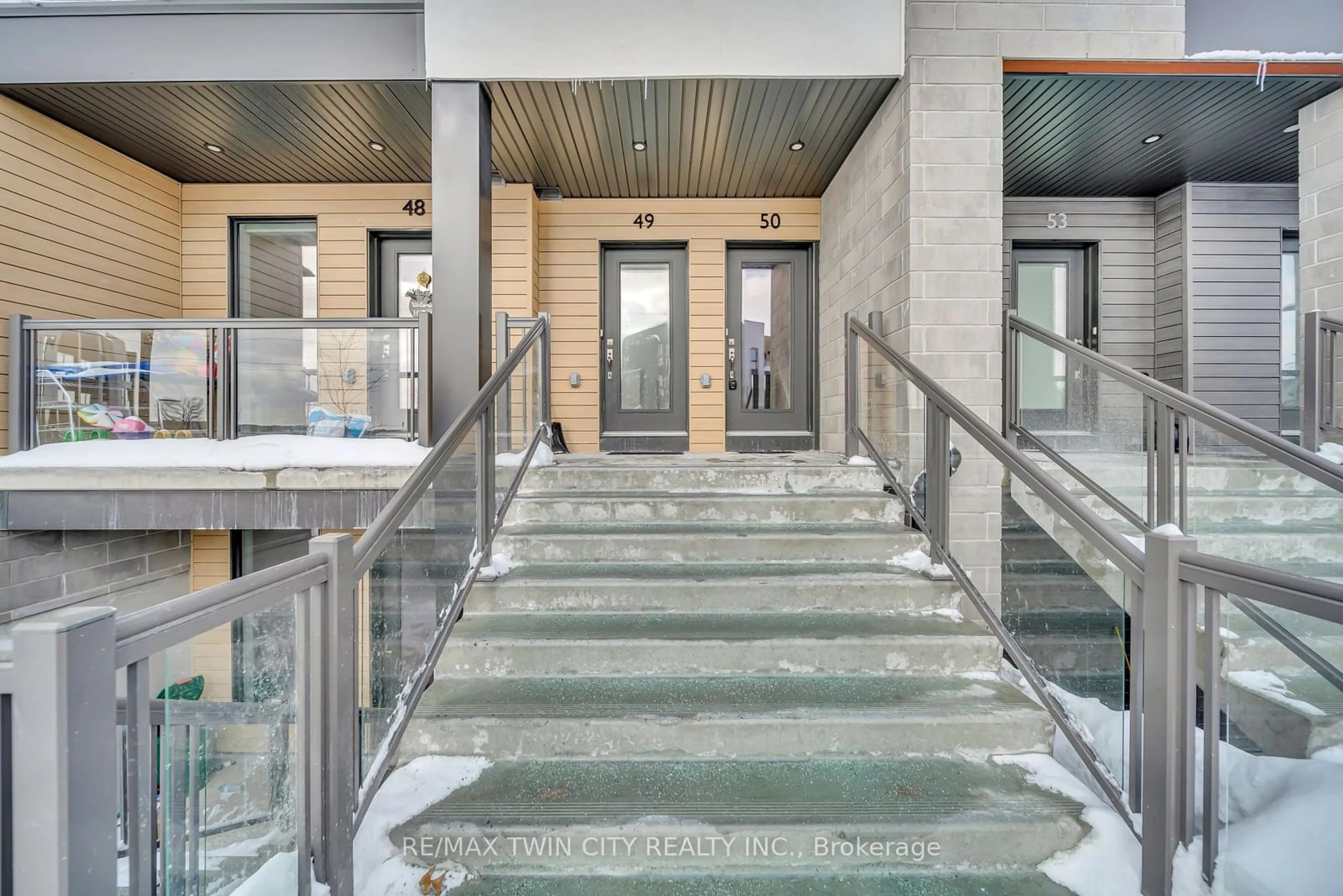 Indoor foyer for 261 Woodbine Ave #50, Kitchener Ontario N2R 0A9