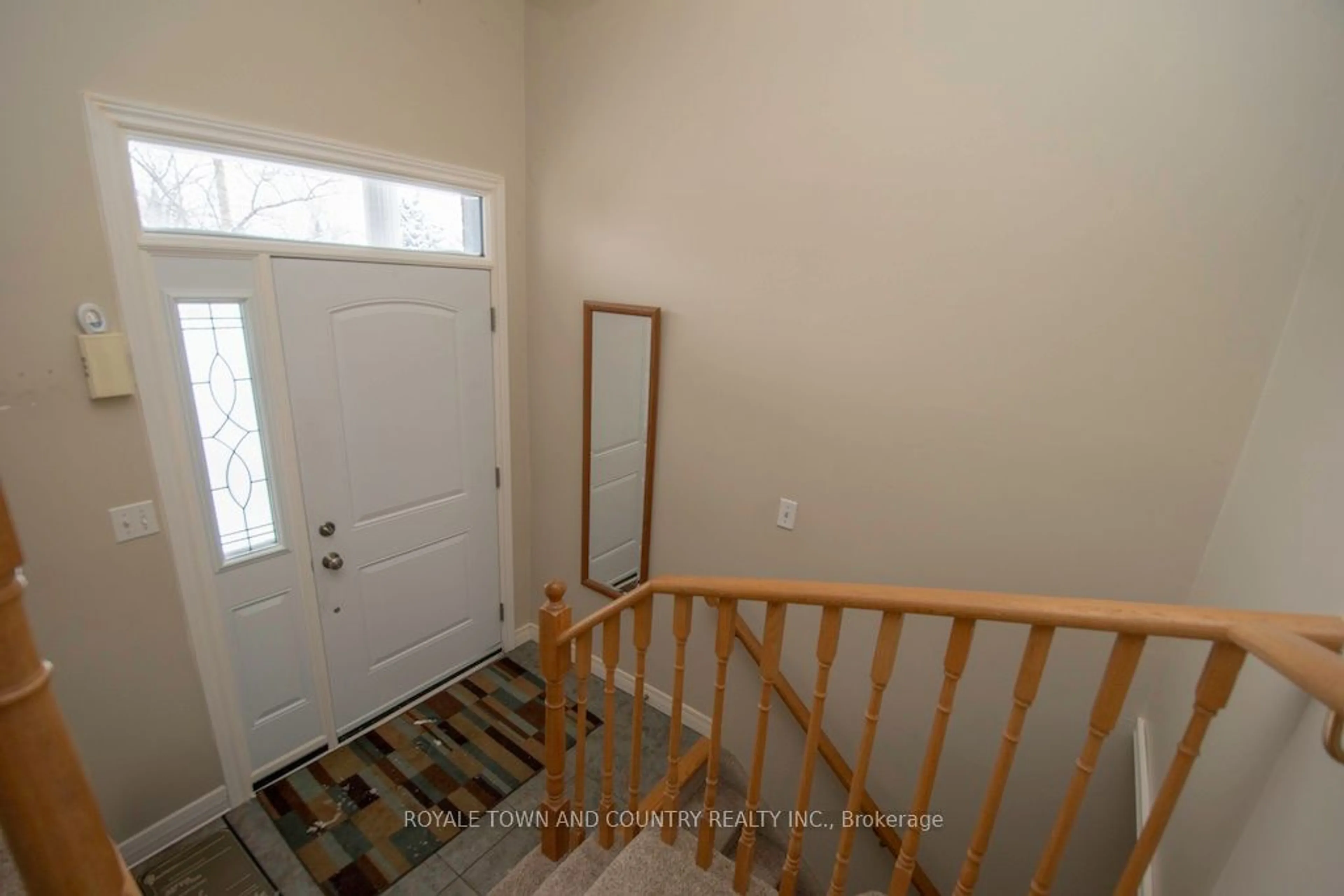 Indoor entryway for 7 Midland Dr, Kawartha Lakes Ontario K9V 6B9