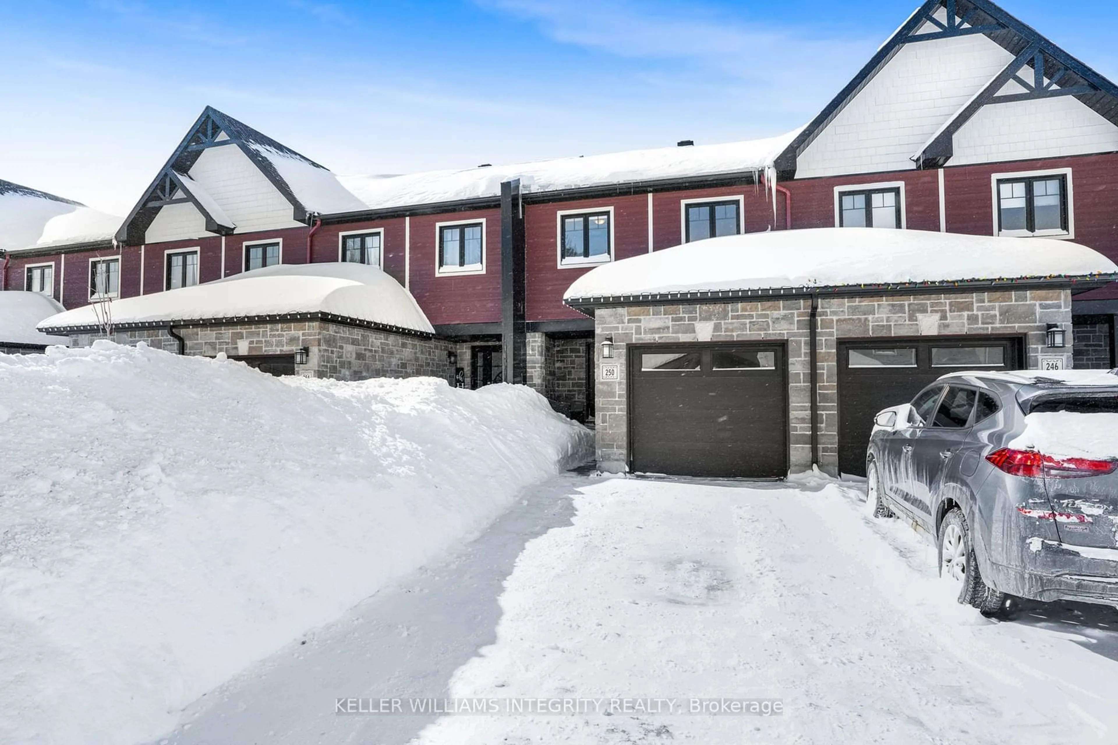 A pic from outside/outdoor area/front of a property/back of a property/a pic from drone, street for 250 Dion Ave, Clarence-Rockland Ontario K4K 0M3