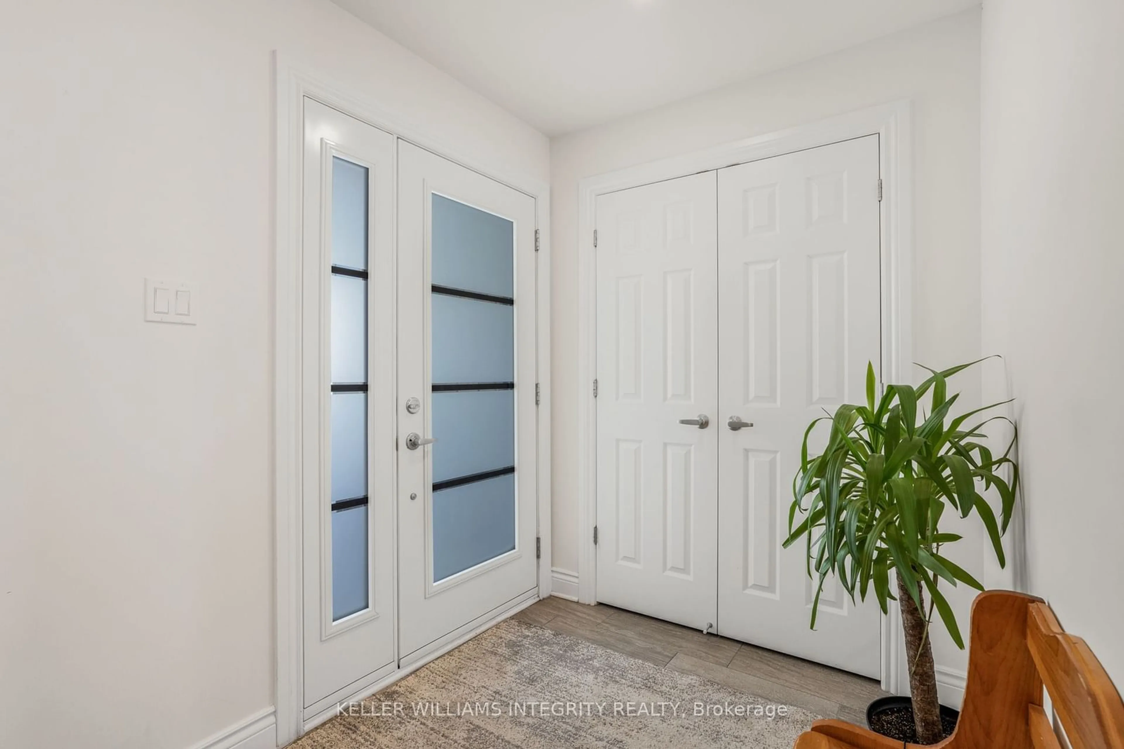 Indoor entryway for 250 Dion Ave, Clarence-Rockland Ontario K4K 0M3