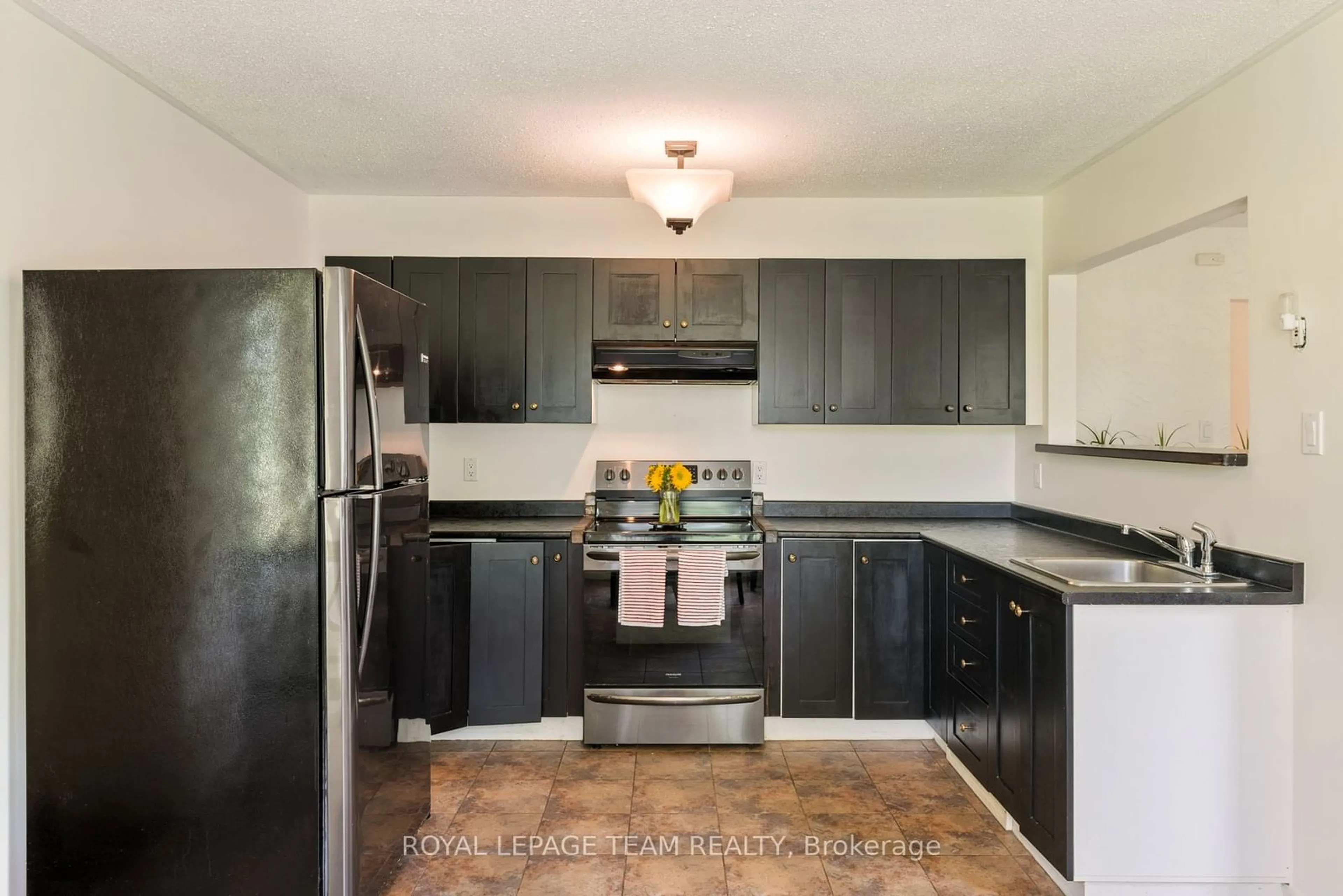 Standard kitchen, ceramic/tile floor for 1831 COUNTY 2 Rd, Alfred and Plantagenet Ontario K0B 1C0