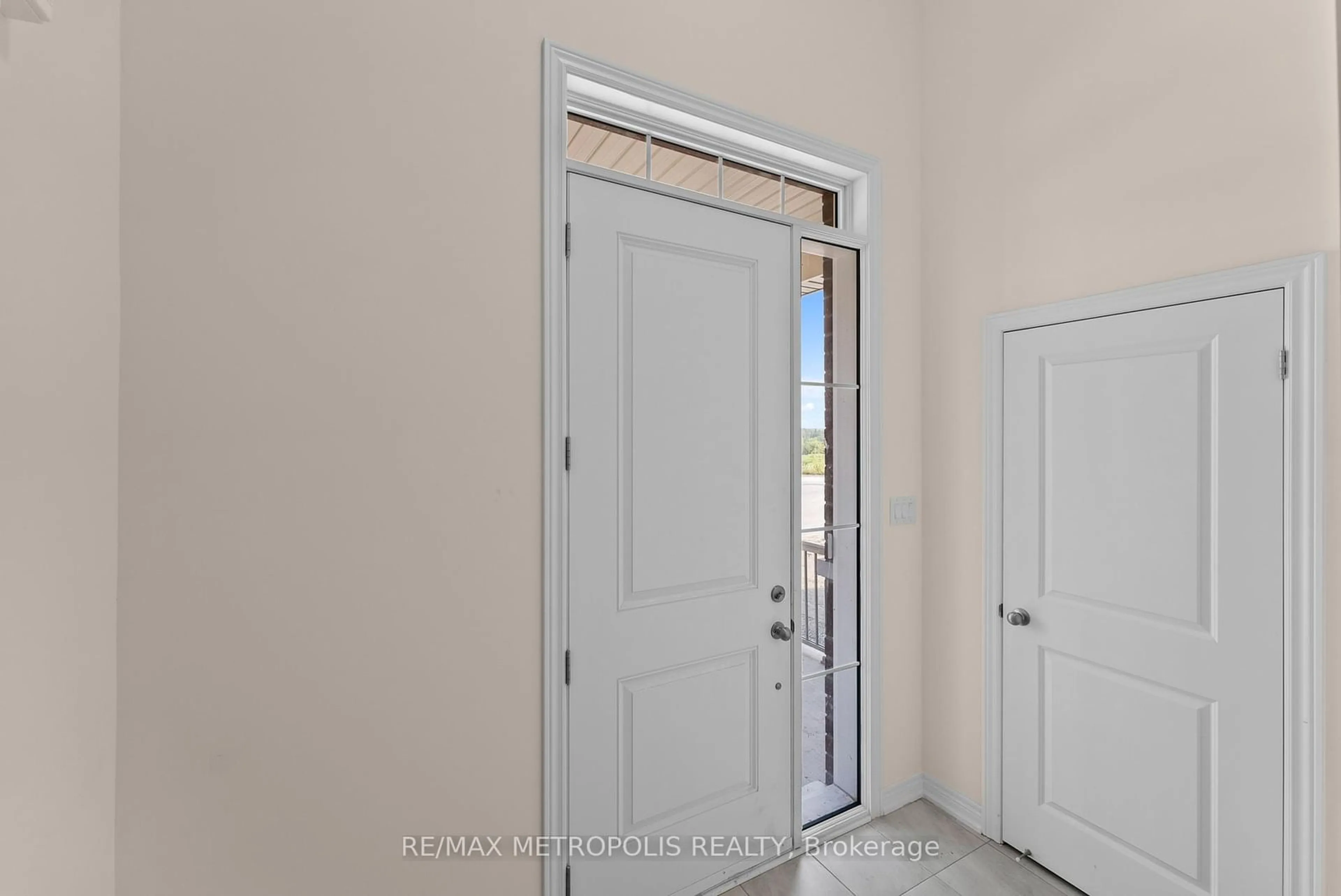 Indoor entryway for 813 Steinberg Crt, Smith-Ennismore-Lakefield Ontario K9K 0G3