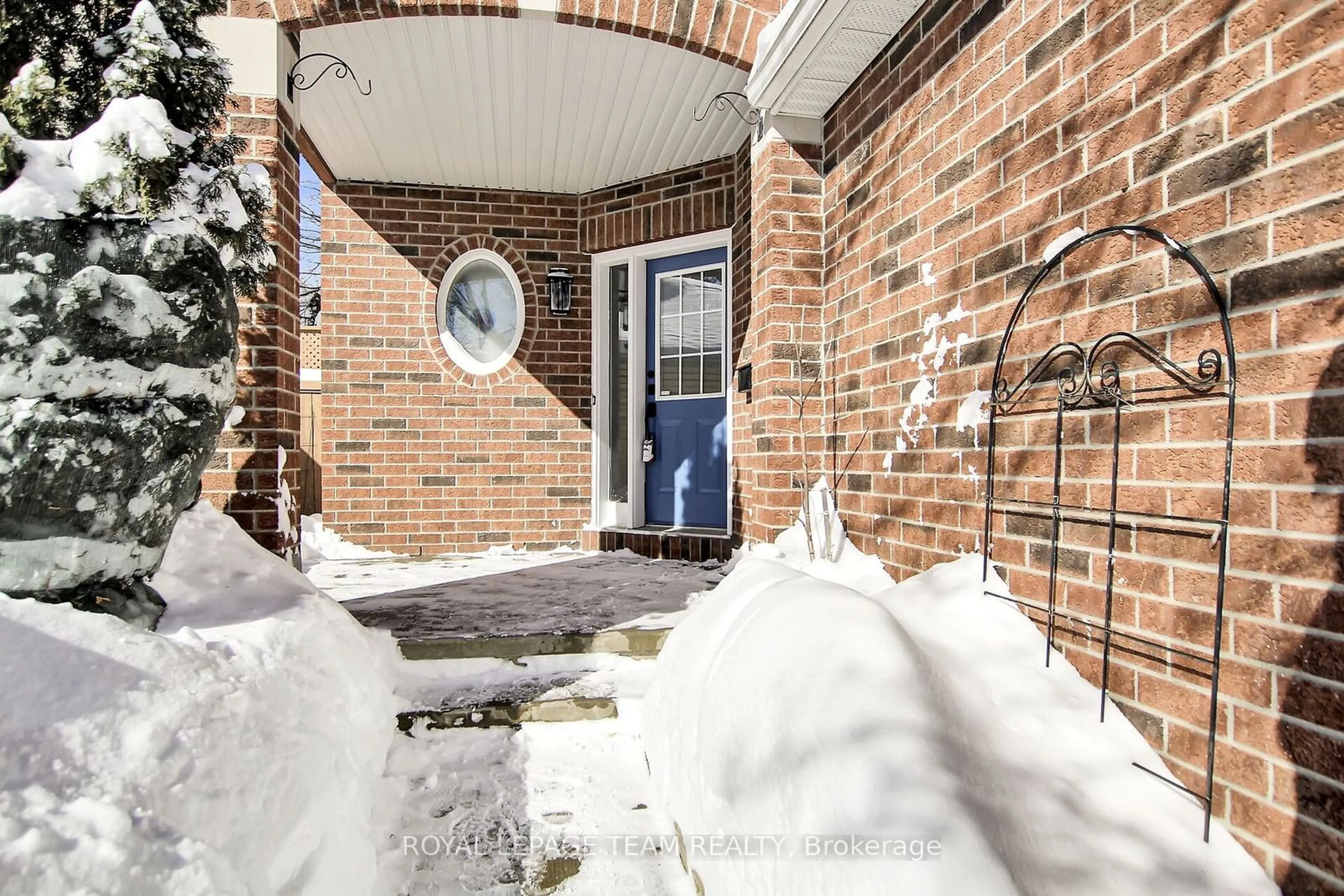 Indoor entryway for 15 Tamarack Pl, Barrhaven Ontario K2J 4R4