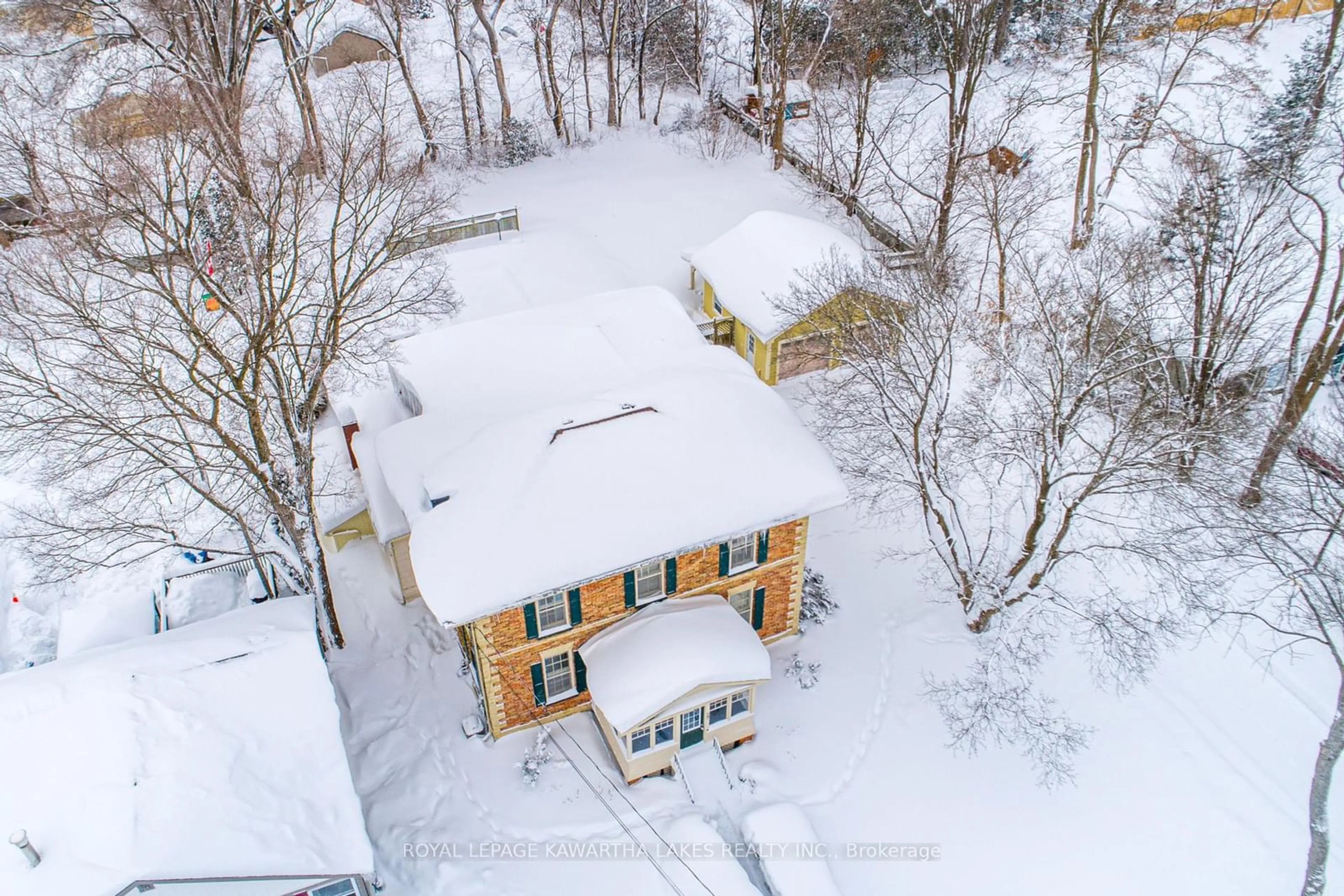 A pic from outside/outdoor area/front of a property/back of a property/a pic from drone, building for 59 Regent St, Kawartha Lakes Ontario K9V 3V3