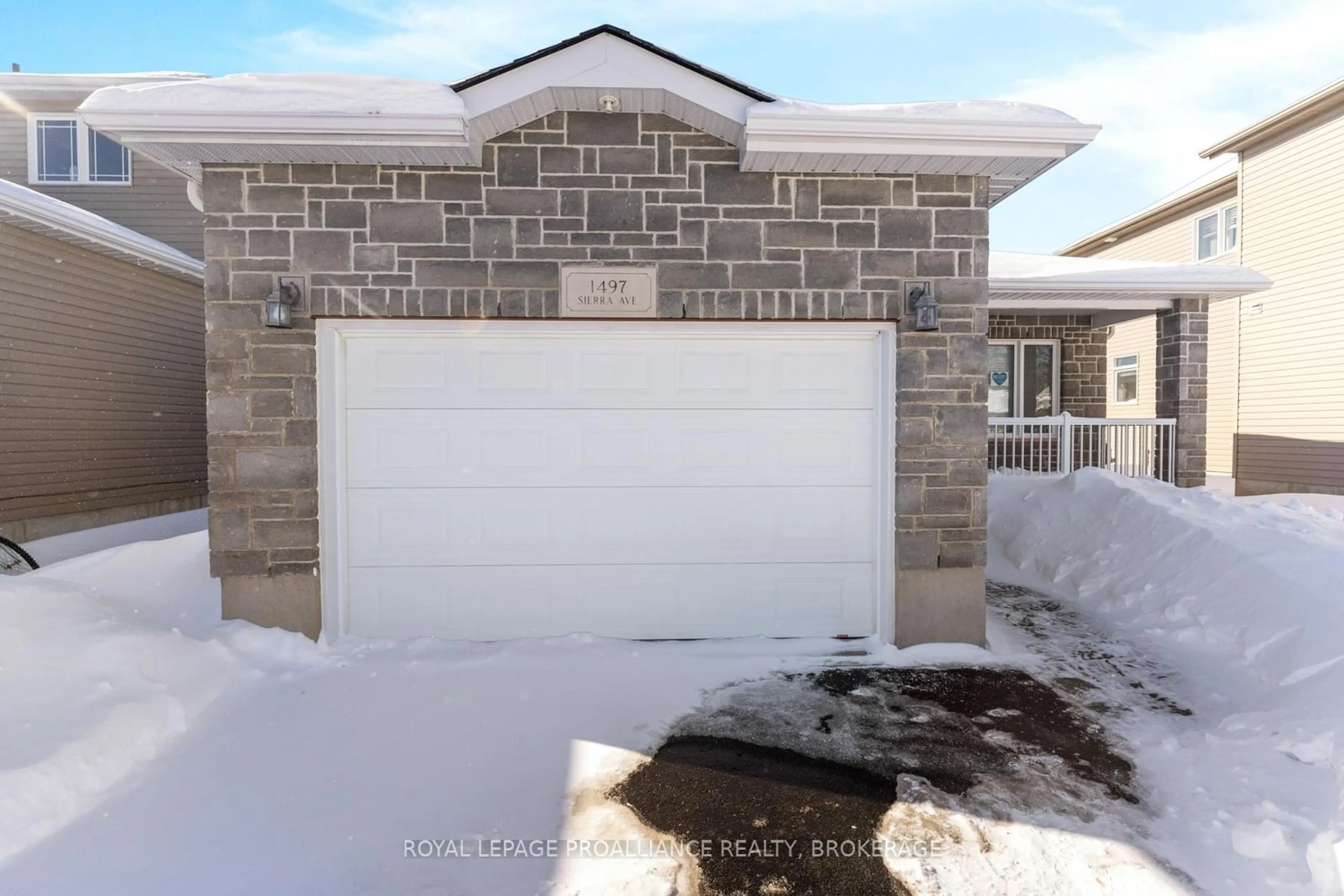 Indoor garage for 1497 Sierra Ave, Kingston Ontario K7P 3H4