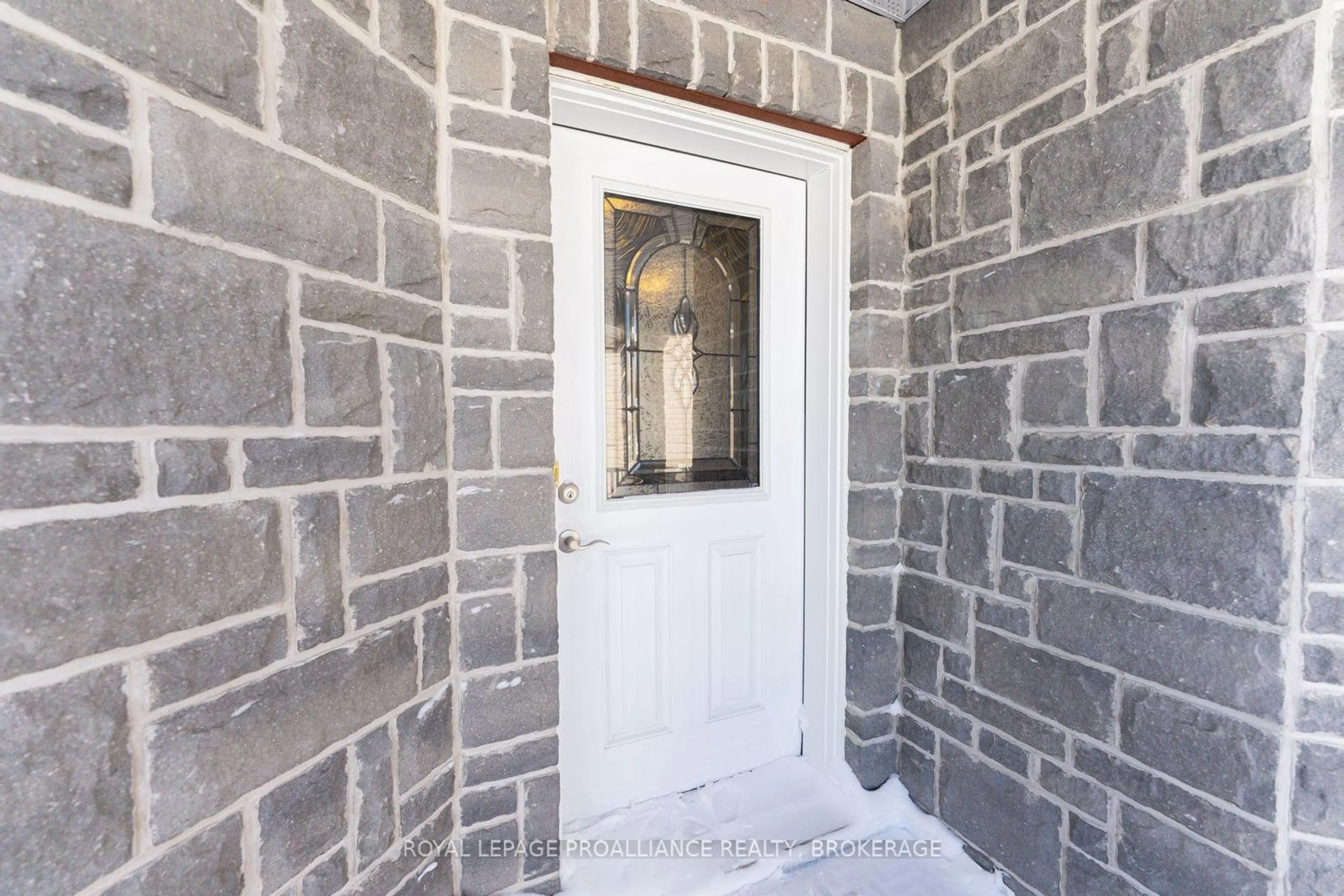 Indoor entryway for 1497 Sierra Ave, Kingston Ontario K7P 3H4