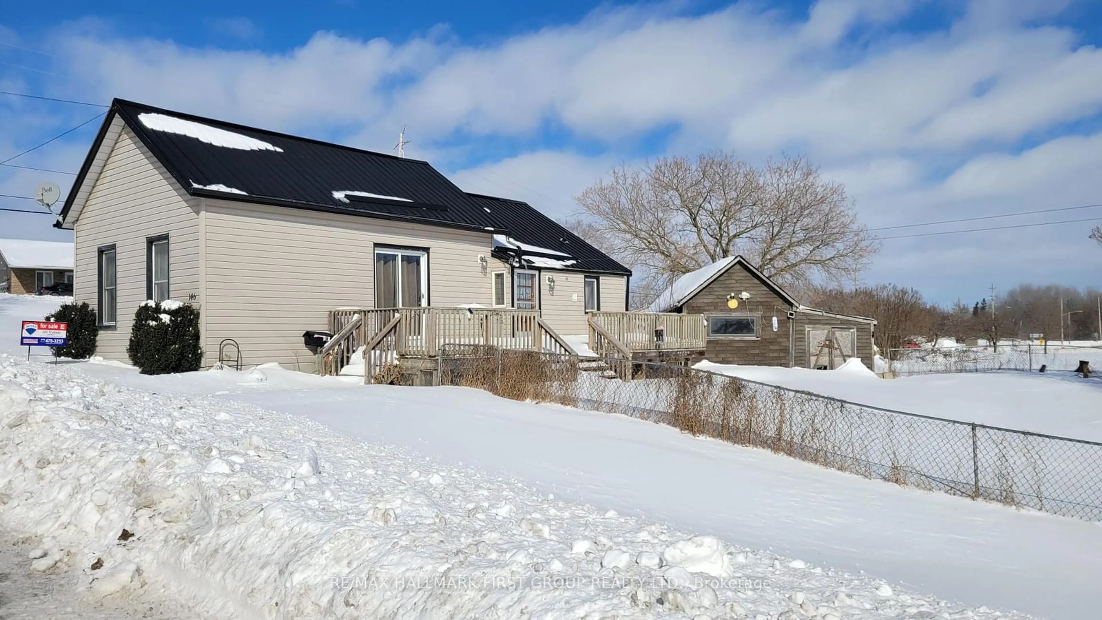 A pic from outside/outdoor area/front of a property/back of a property/a pic from drone, street for 146 First St, Deseronto Ontario K0K 1X0