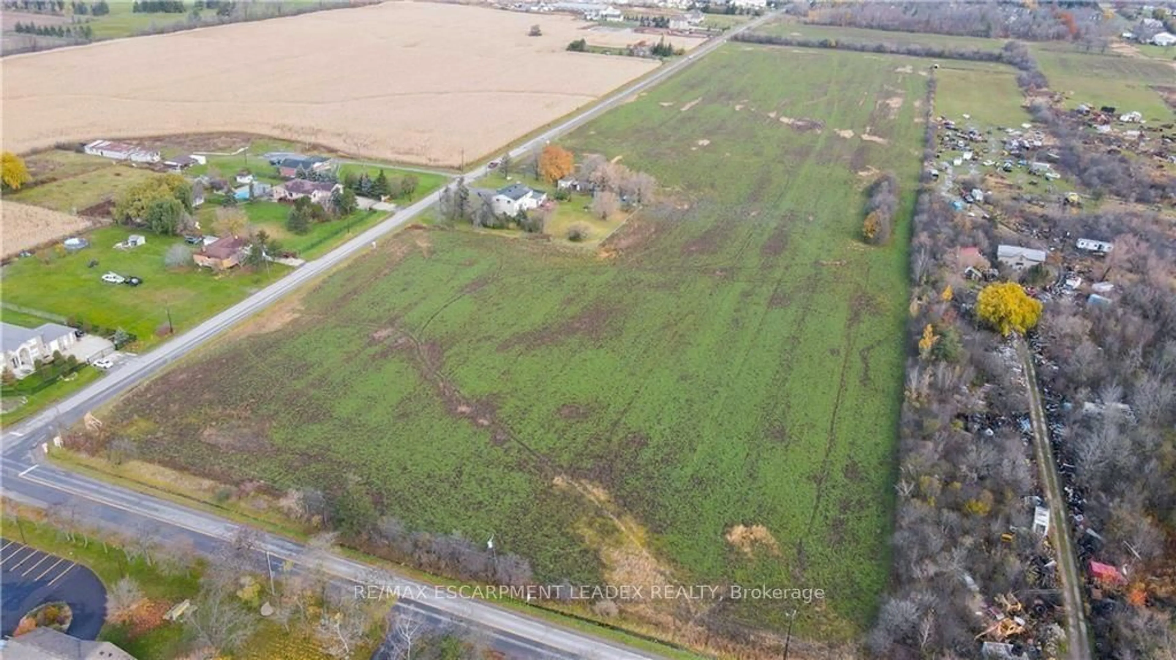 A pic from outside/outdoor area/front of a property/back of a property/a pic from drone, building for 298 SECOND Rd, Hamilton Ontario L8J 3J4