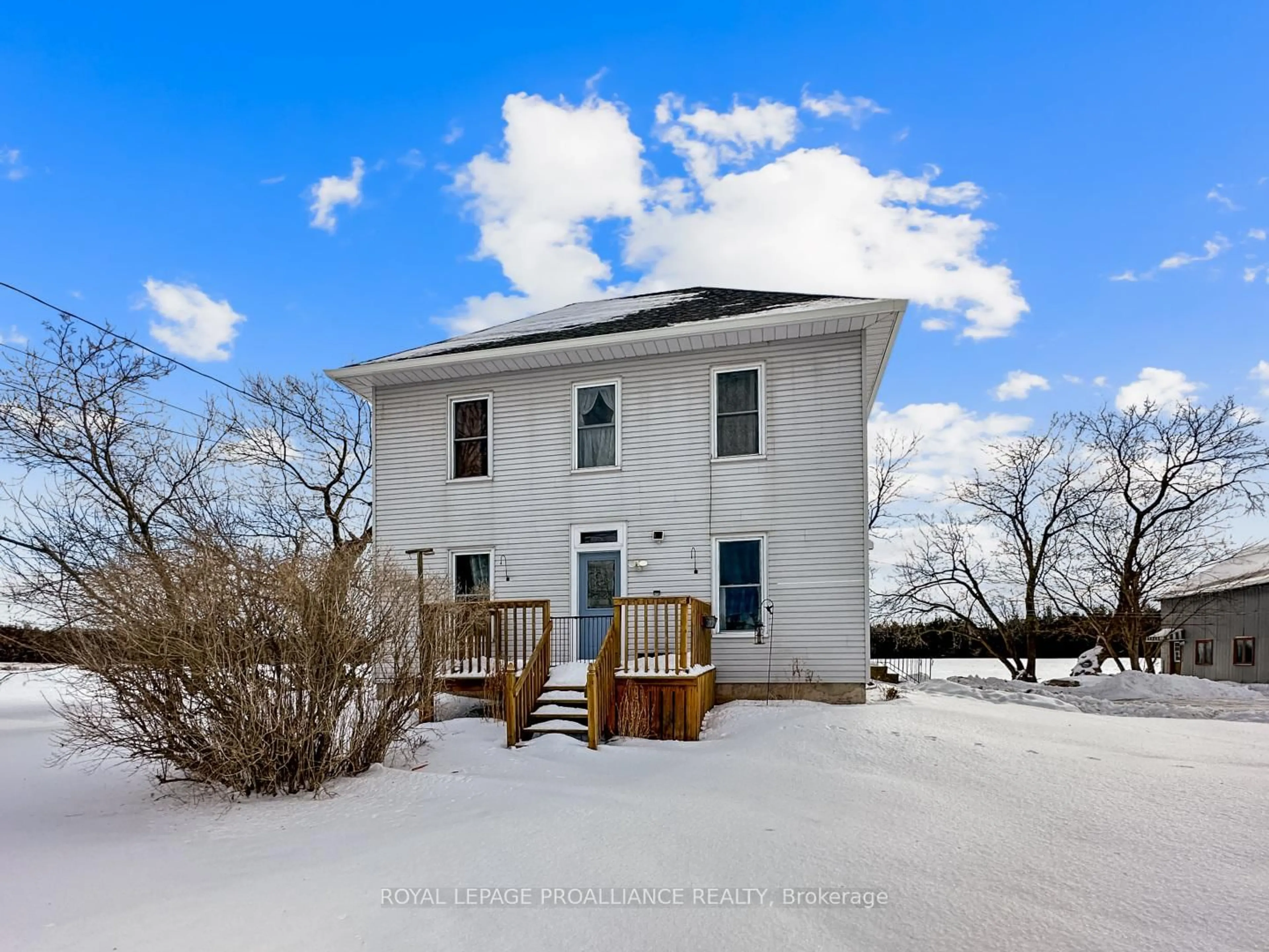 A pic from outside/outdoor area/front of a property/back of a property/a pic from drone, building for 1440 Airport Pkwy, Belleville Ontario K8N 4Z6