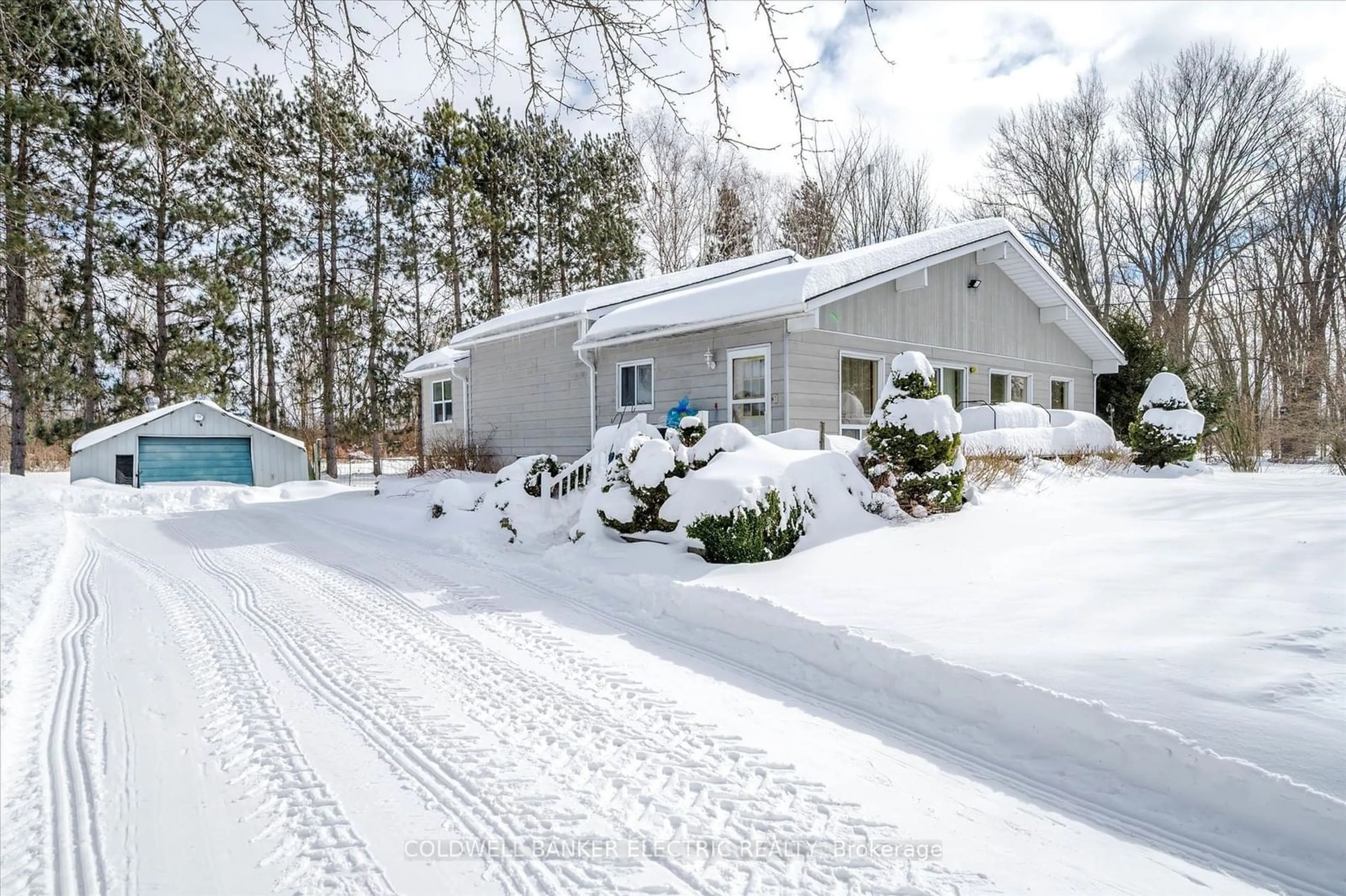 A pic from outside/outdoor area/front of a property/back of a property/a pic from drone, street for 145 Lake Rd, Trent Hills Ontario K0K 2M0