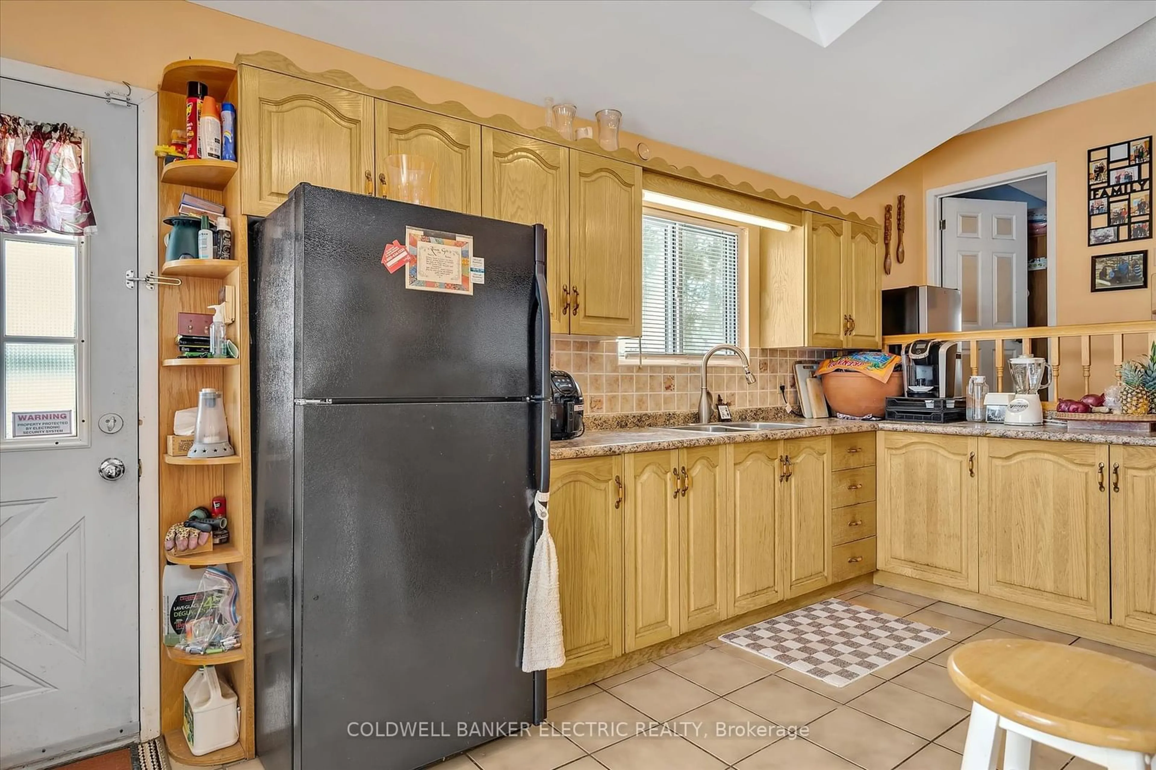 Standard kitchen, ceramic/tile floor for 145 Lake Rd, Trent Hills Ontario K0K 2M0