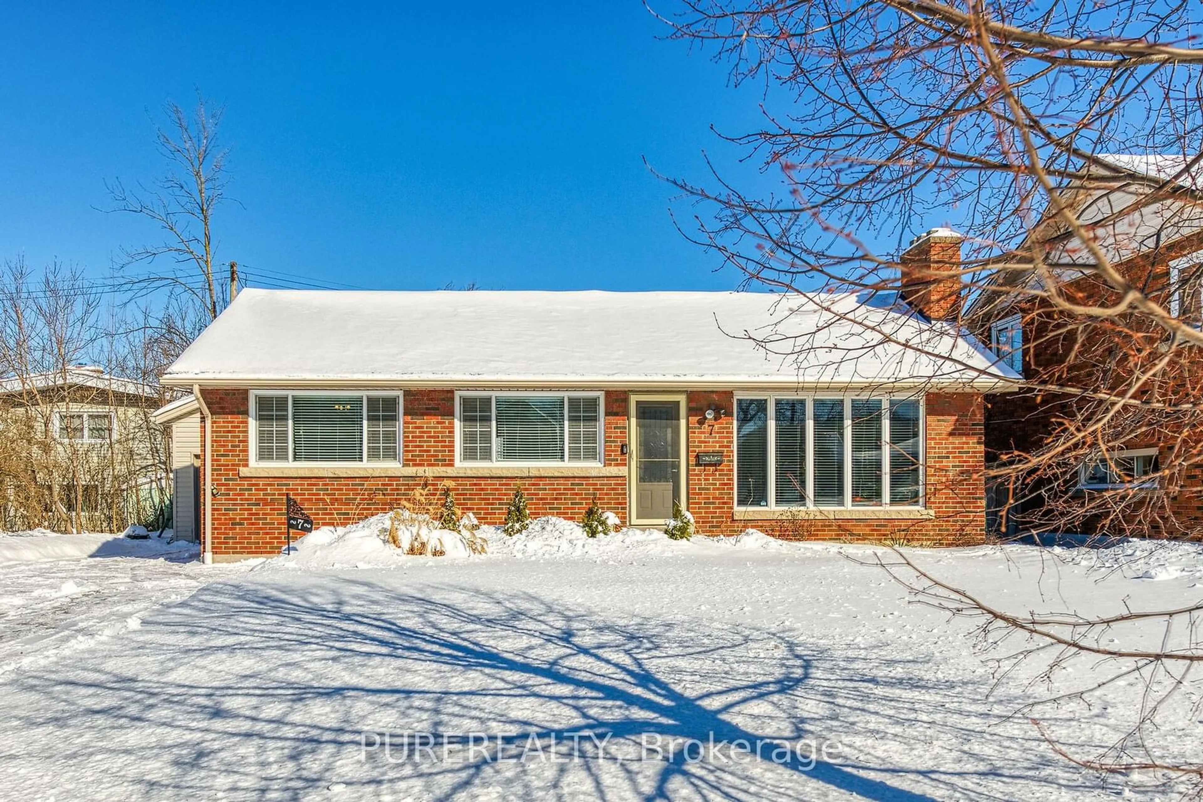 Home with brick exterior material, street for 7 Byrne Blvd, St. Catharines Ontario L2T 2H8