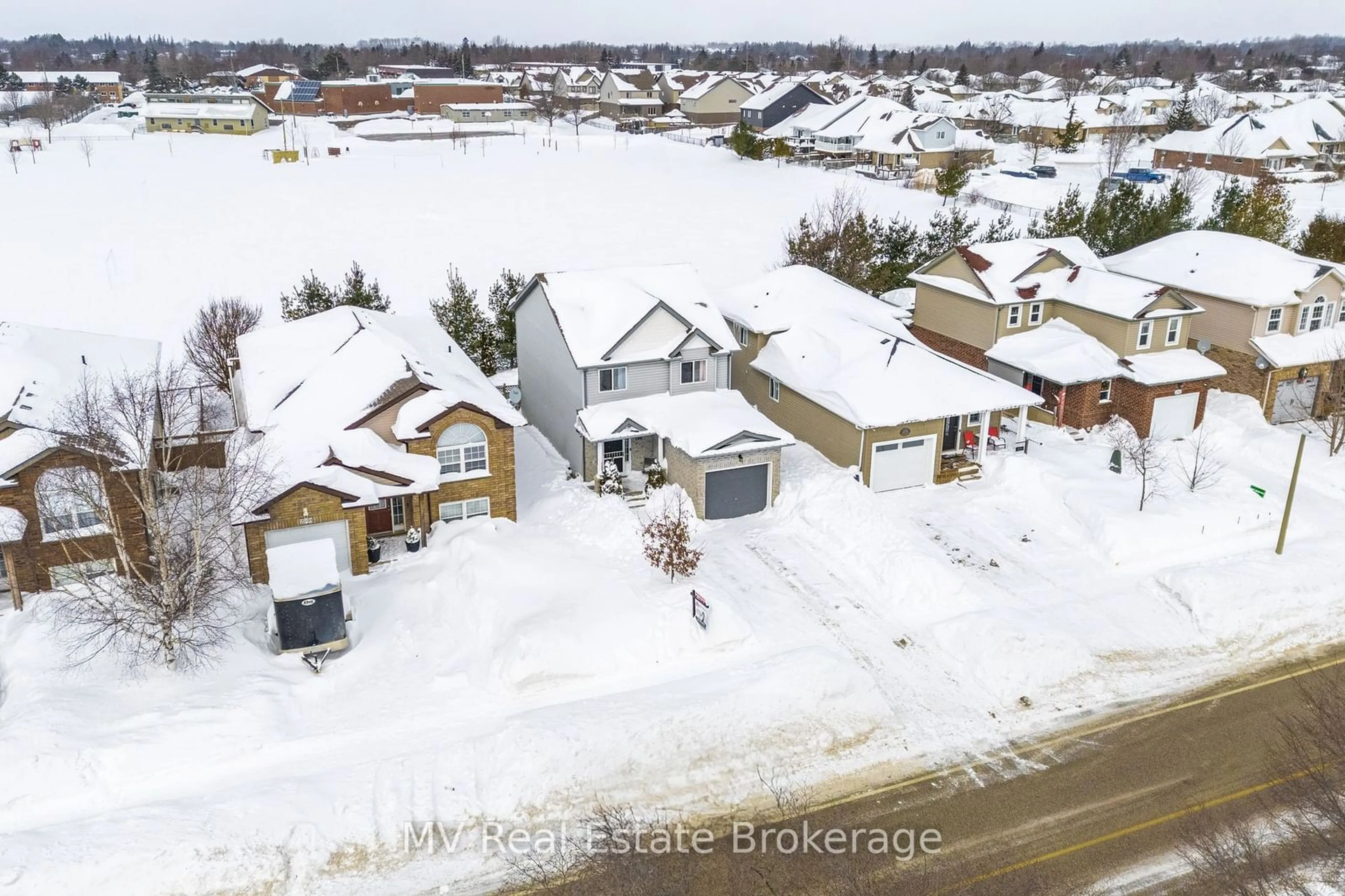 A pic from outside/outdoor area/front of a property/back of a property/a pic from drone, street for 284 Millburn Blvd, Centre Wellington Ontario N1M 3S3