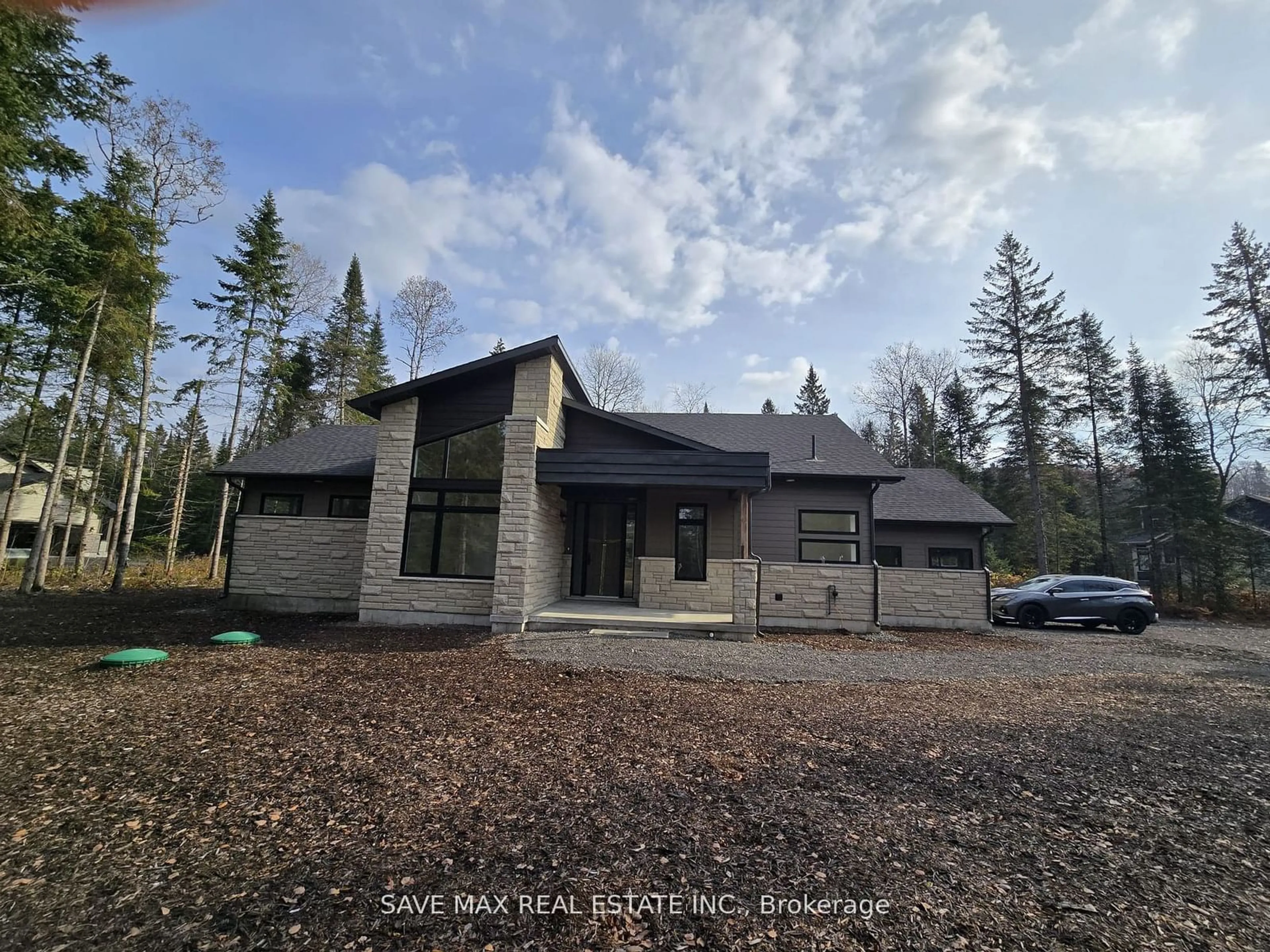 A pic from outside/outdoor area/front of a property/back of a property/a pic from drone, unknown for 1007 Kingsridge Crt, Lake of Bays Ontario P1H 0K1