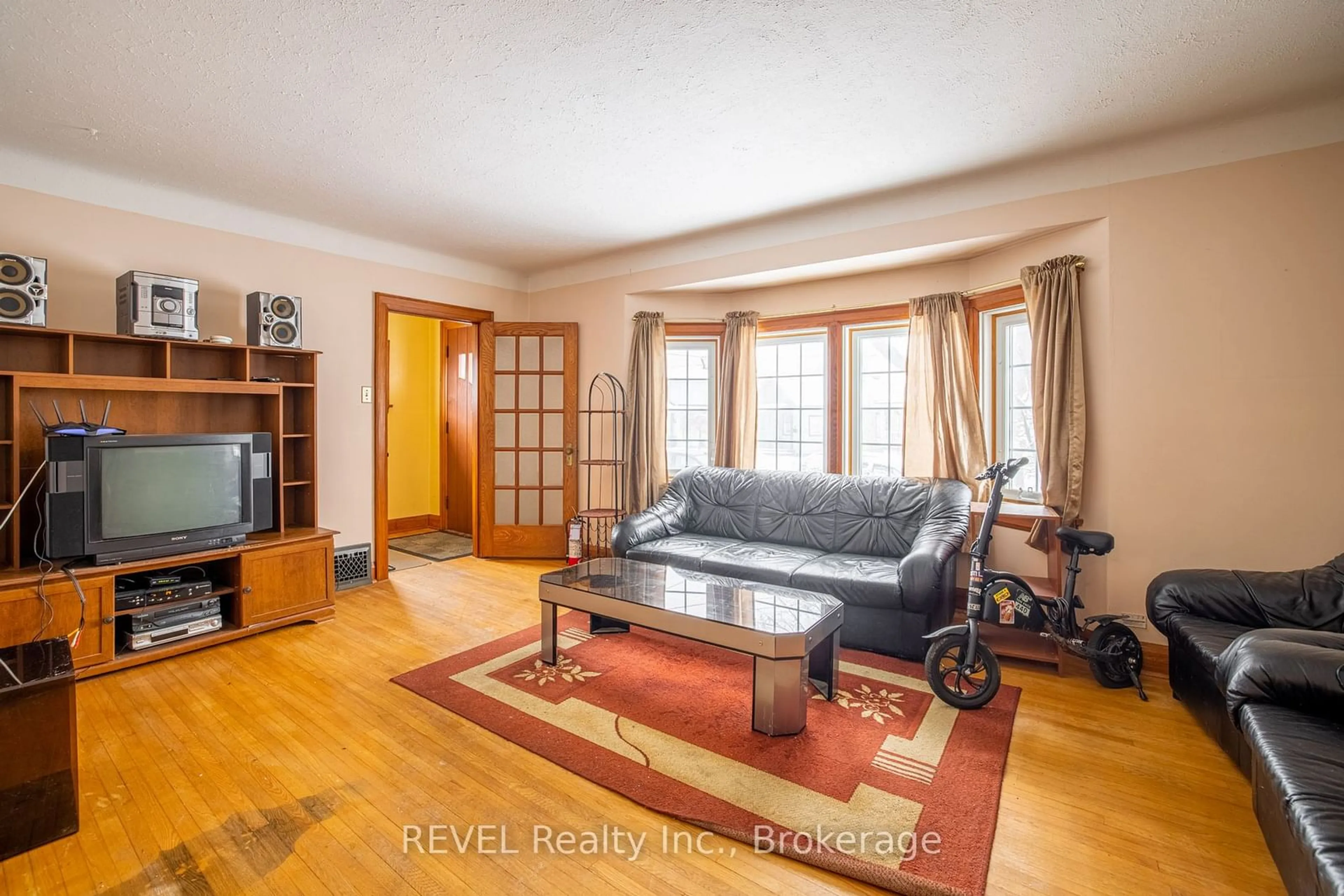 Living room with furniture, unknown for 52 Leeper St, St. Catharines Ontario L2S 2N2