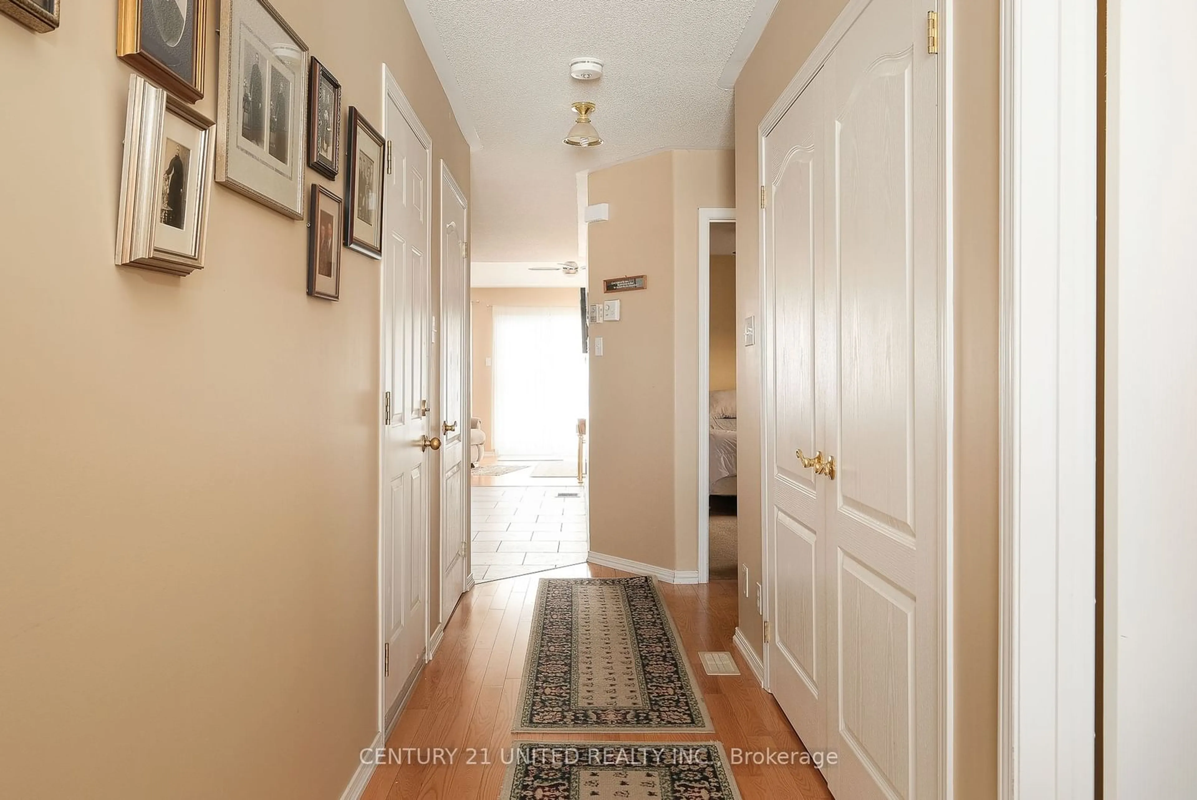 Indoor entryway for 915 Ralphson Cres, Peterborough Ontario K9J 8R5