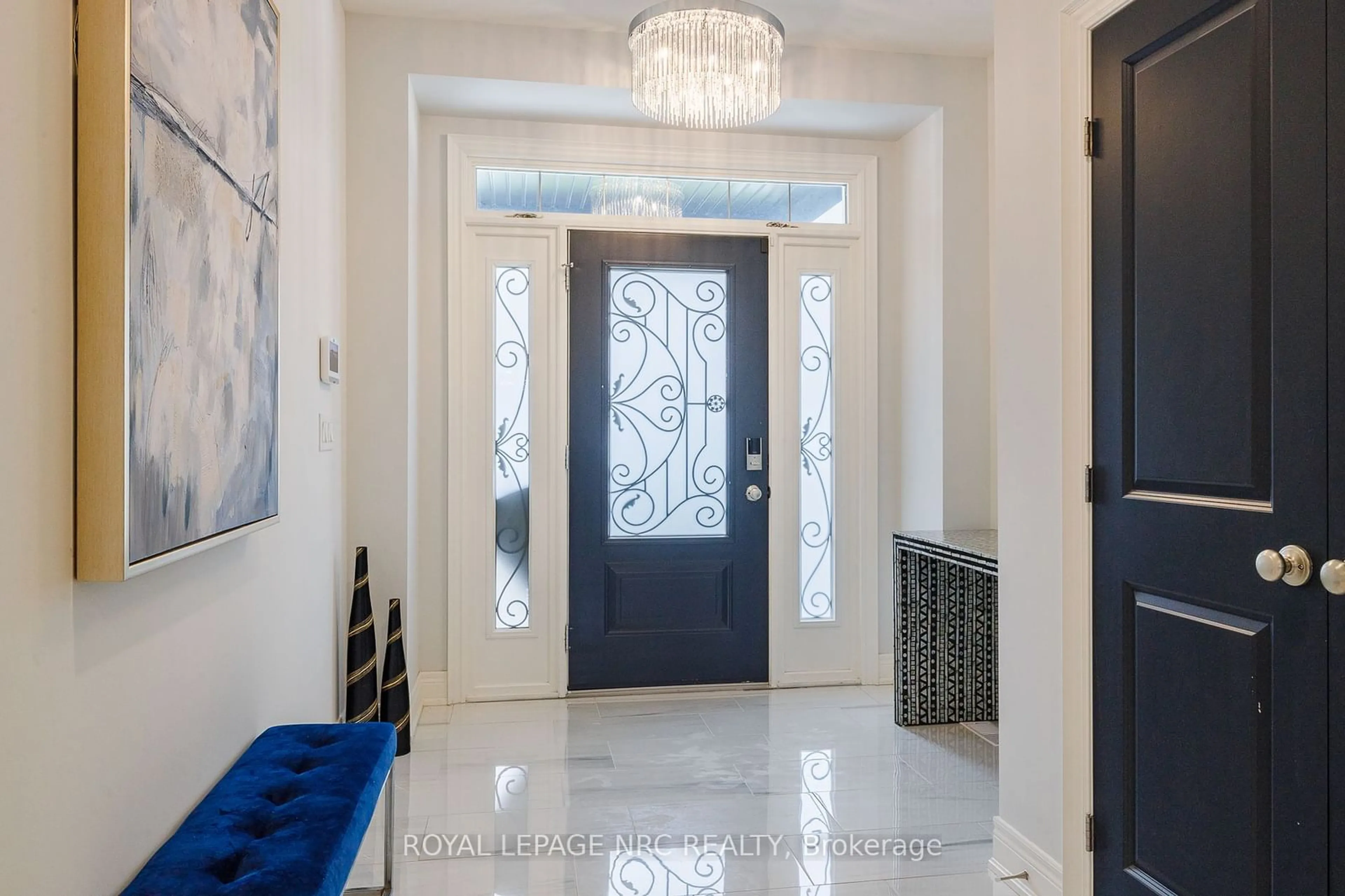 Indoor entryway for 7126 Parsa St, Niagara Falls Ontario L2H 3T2