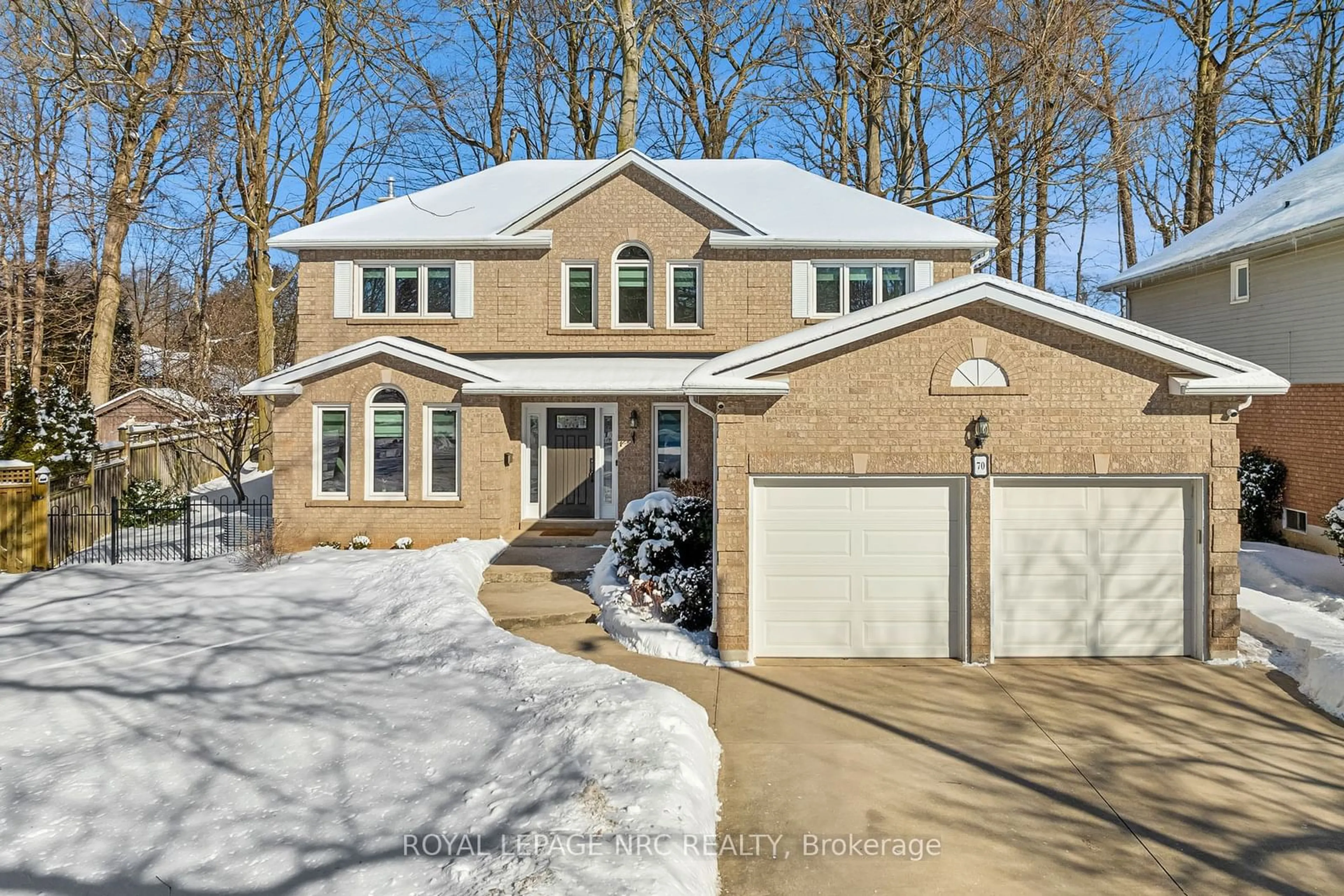 Home with brick exterior material, street for 70 Woodside Sq, Pelham Ontario L0S 1E4