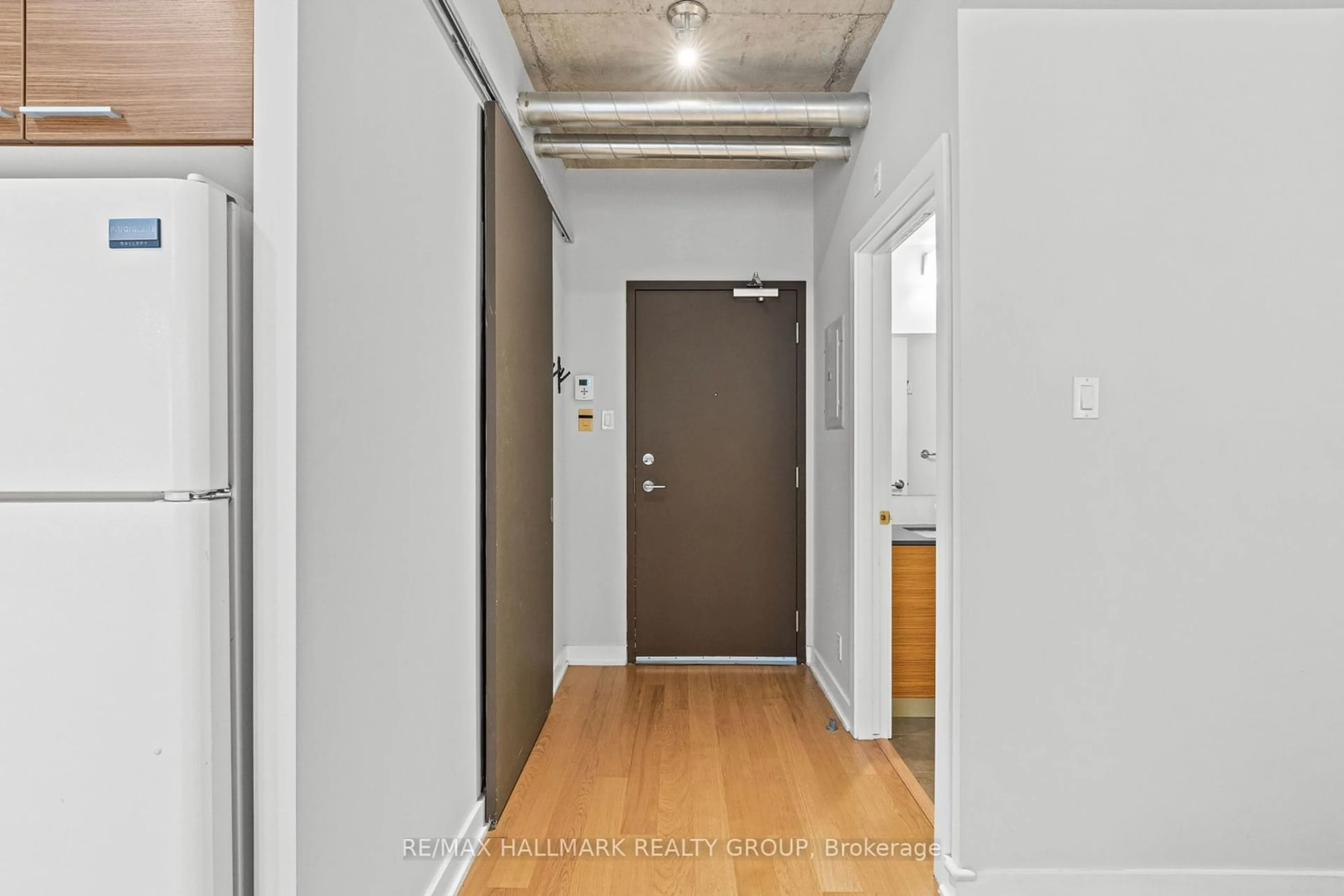 Indoor entryway for 354 Gladstone Ave #604, Ottawa Centre Ontario K2P 0R4