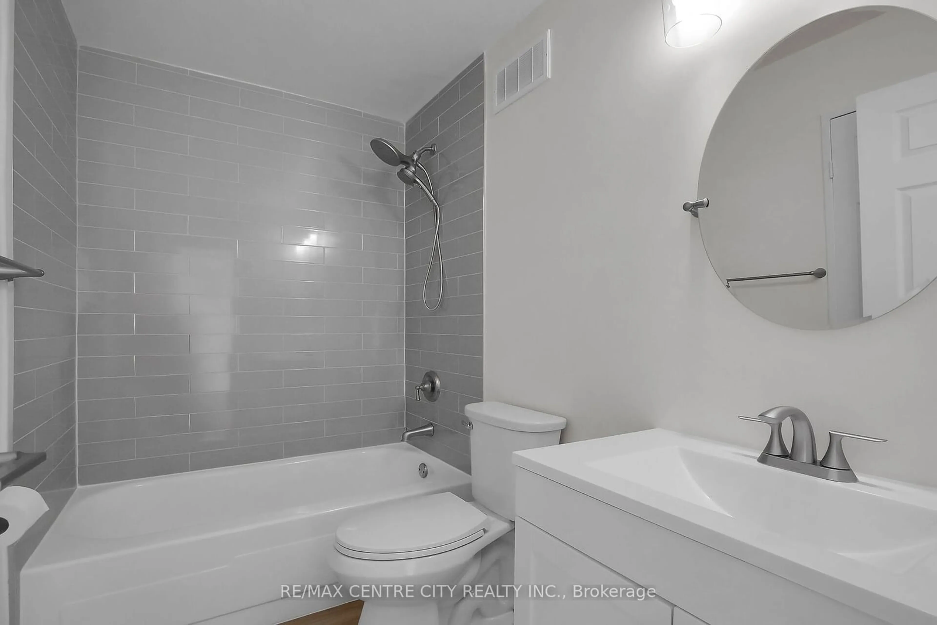 Standard bathroom, unknown for 573 Mornington Ave #512, London Ontario N5Y 4T9