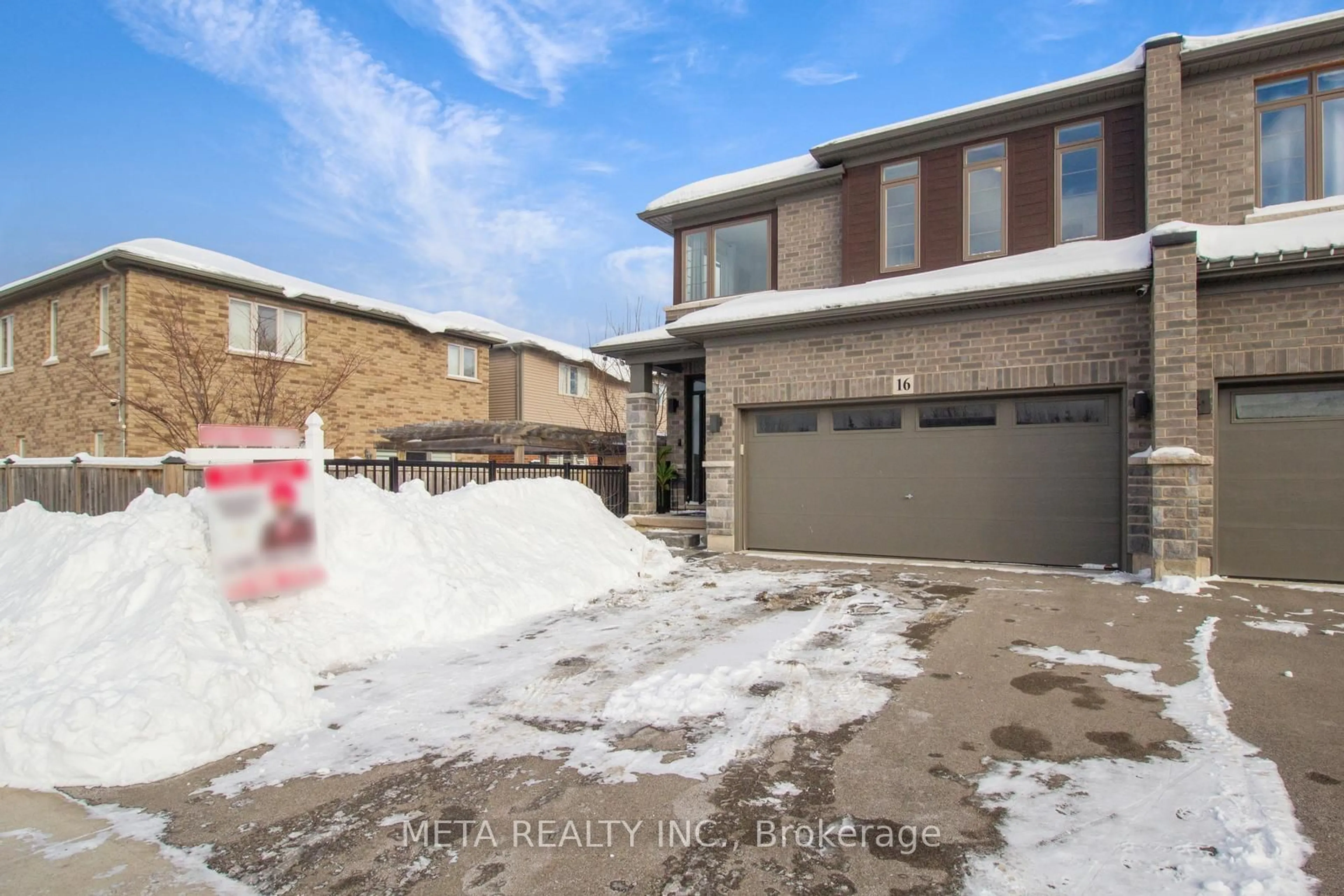 A pic from outside/outdoor area/front of a property/back of a property/a pic from drone, street for 16 Escarpment Dr, Hamilton Ontario L8E 5G9