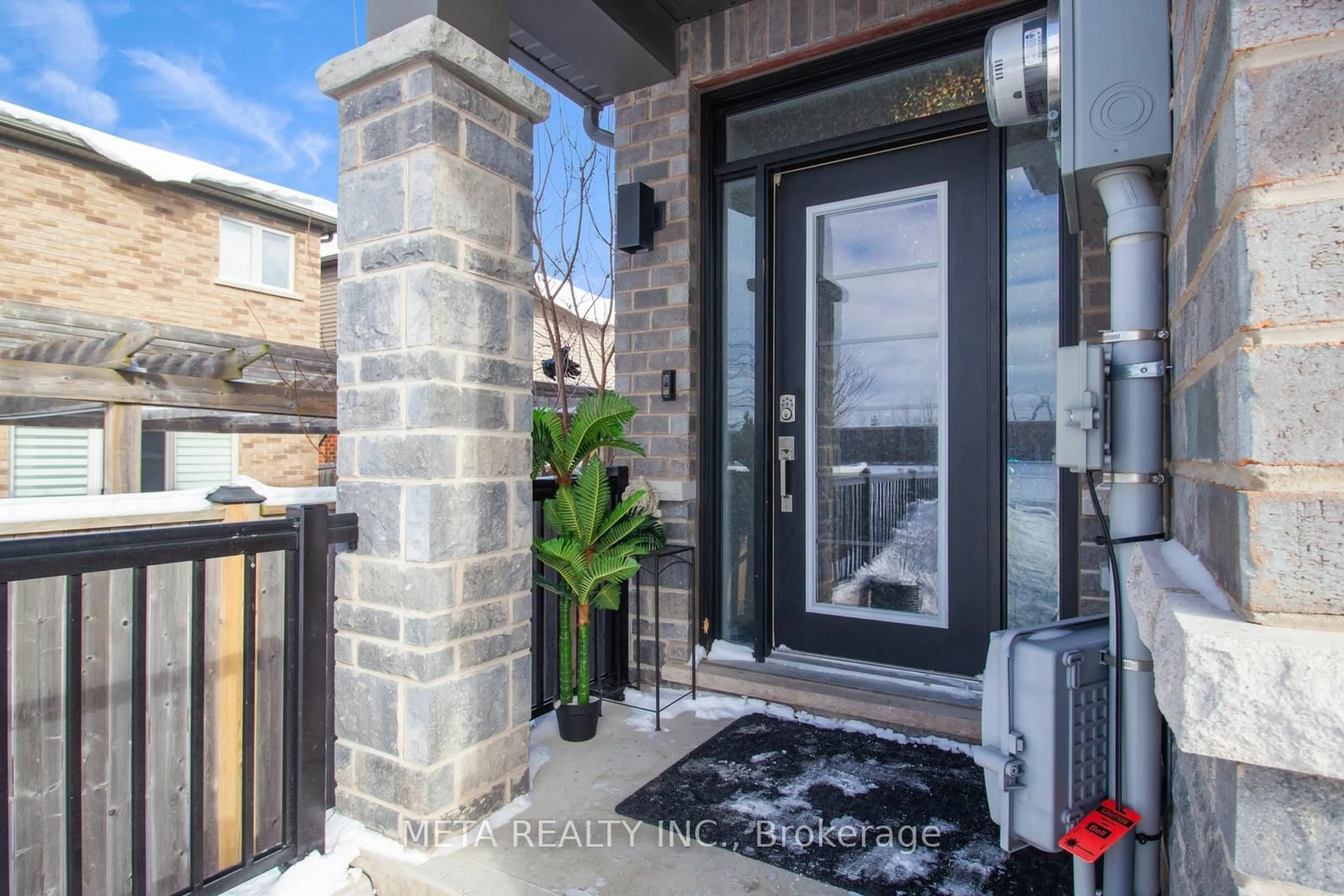 Indoor entryway for 16 Escarpment Dr, Hamilton Ontario L8E 5G9