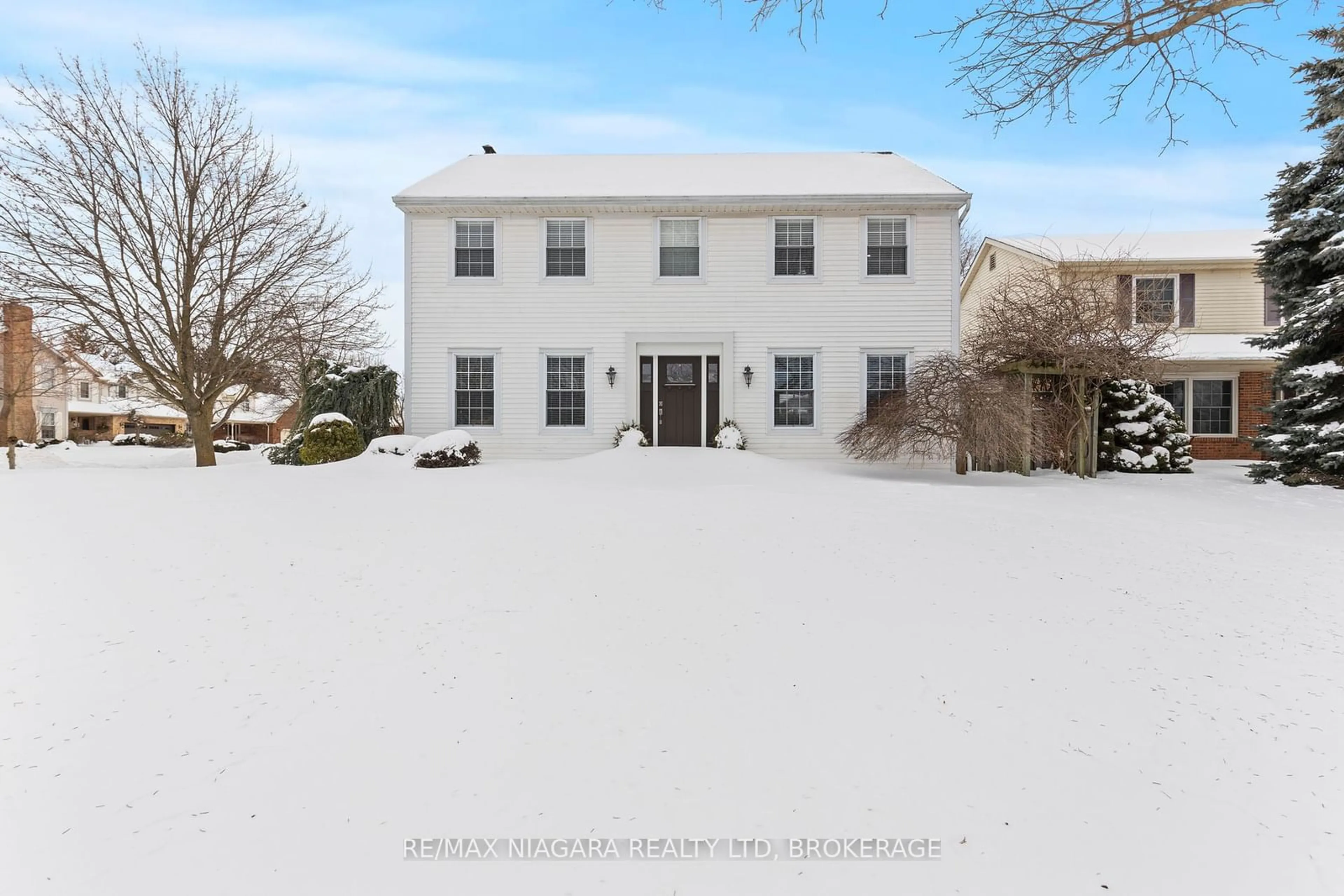 A pic from outside/outdoor area/front of a property/back of a property/a pic from drone, street for 5 Grange Cres, Niagara-on-the-Lake Ontario L0S 1J0