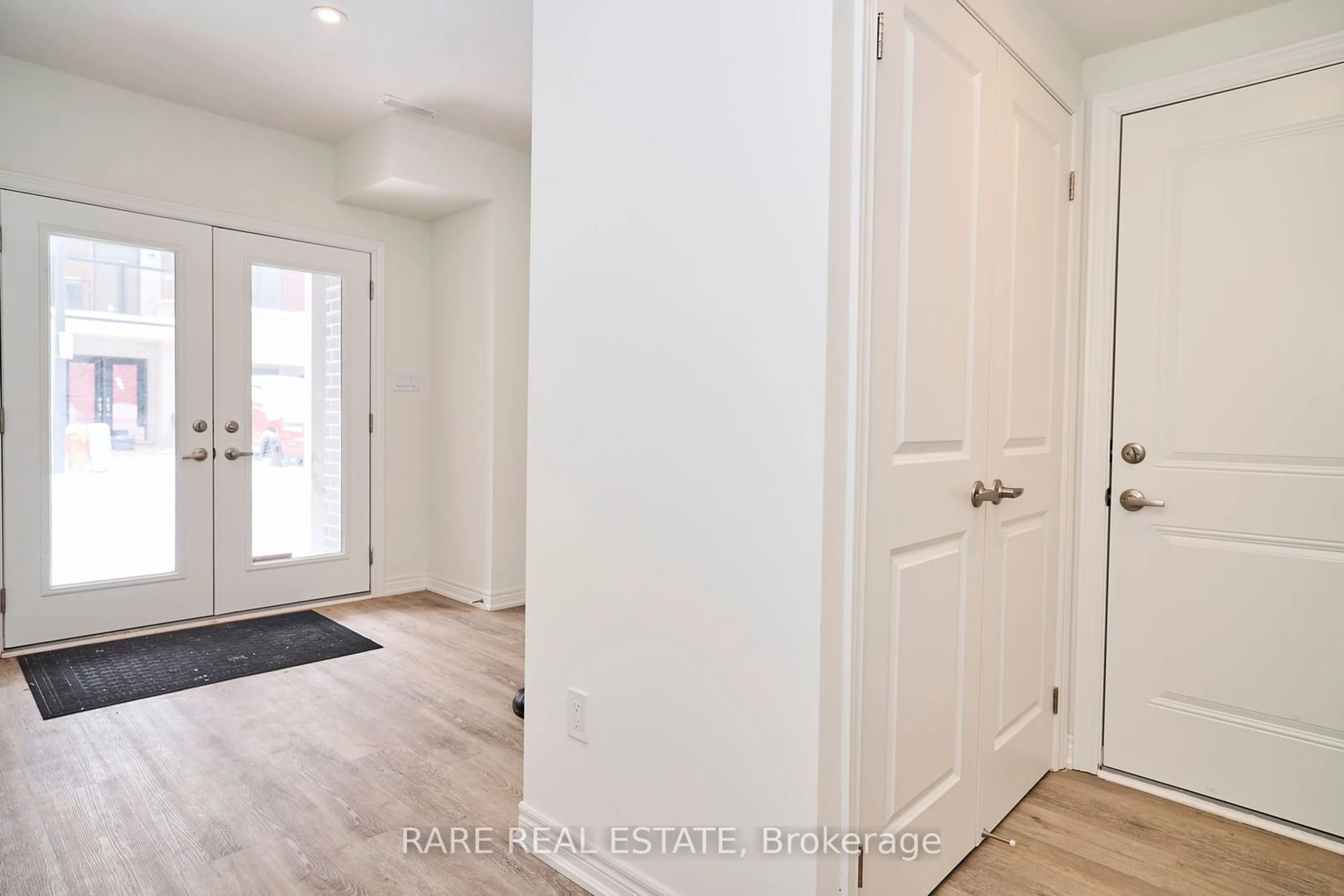 Indoor entryway for 62 Dryden Lane, Hamilton Ontario L8H 0B6