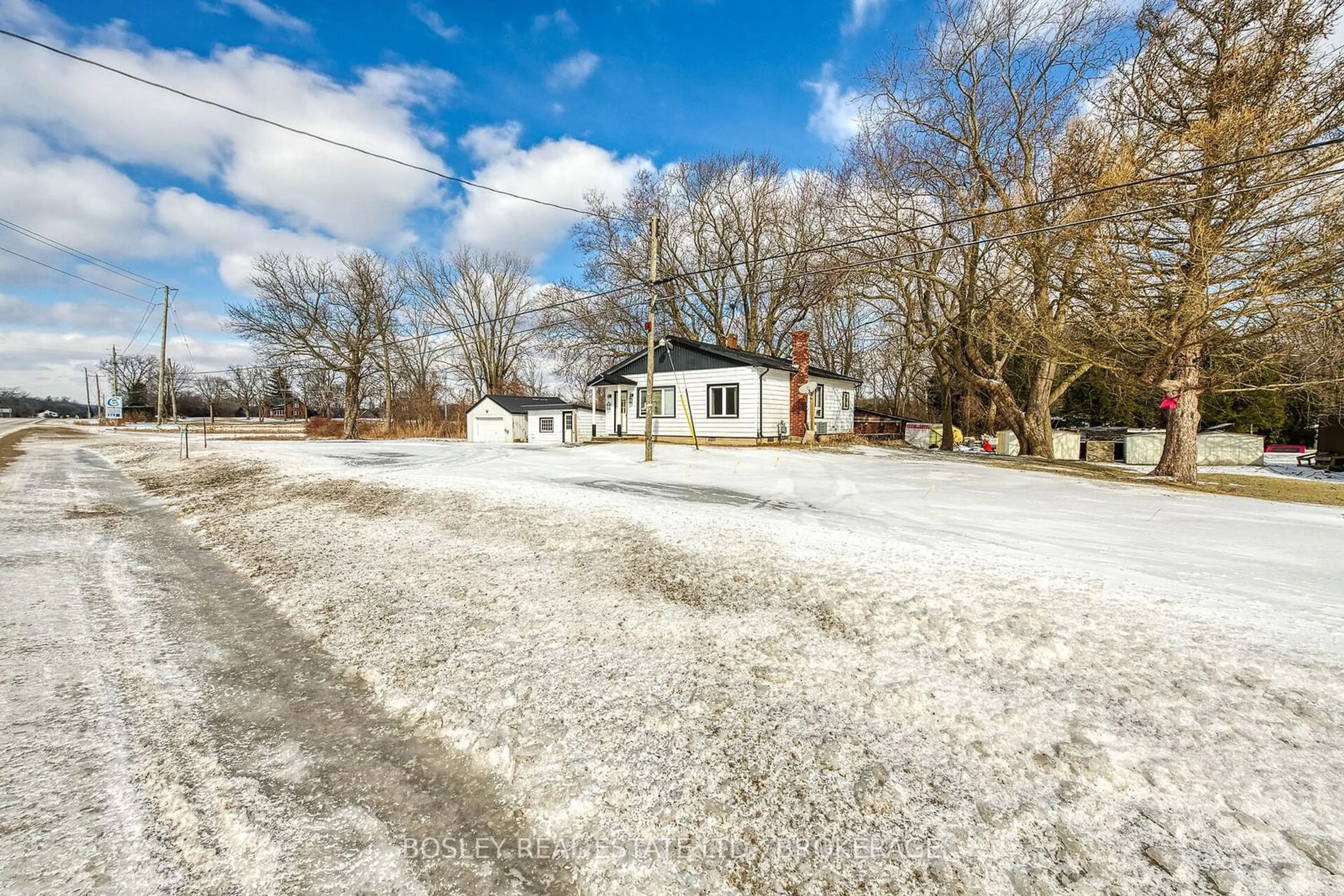 A pic from outside/outdoor area/front of a property/back of a property/a pic from drone, street for 1542 Highway 59 High, Norfolk Ontario N0E 1M0