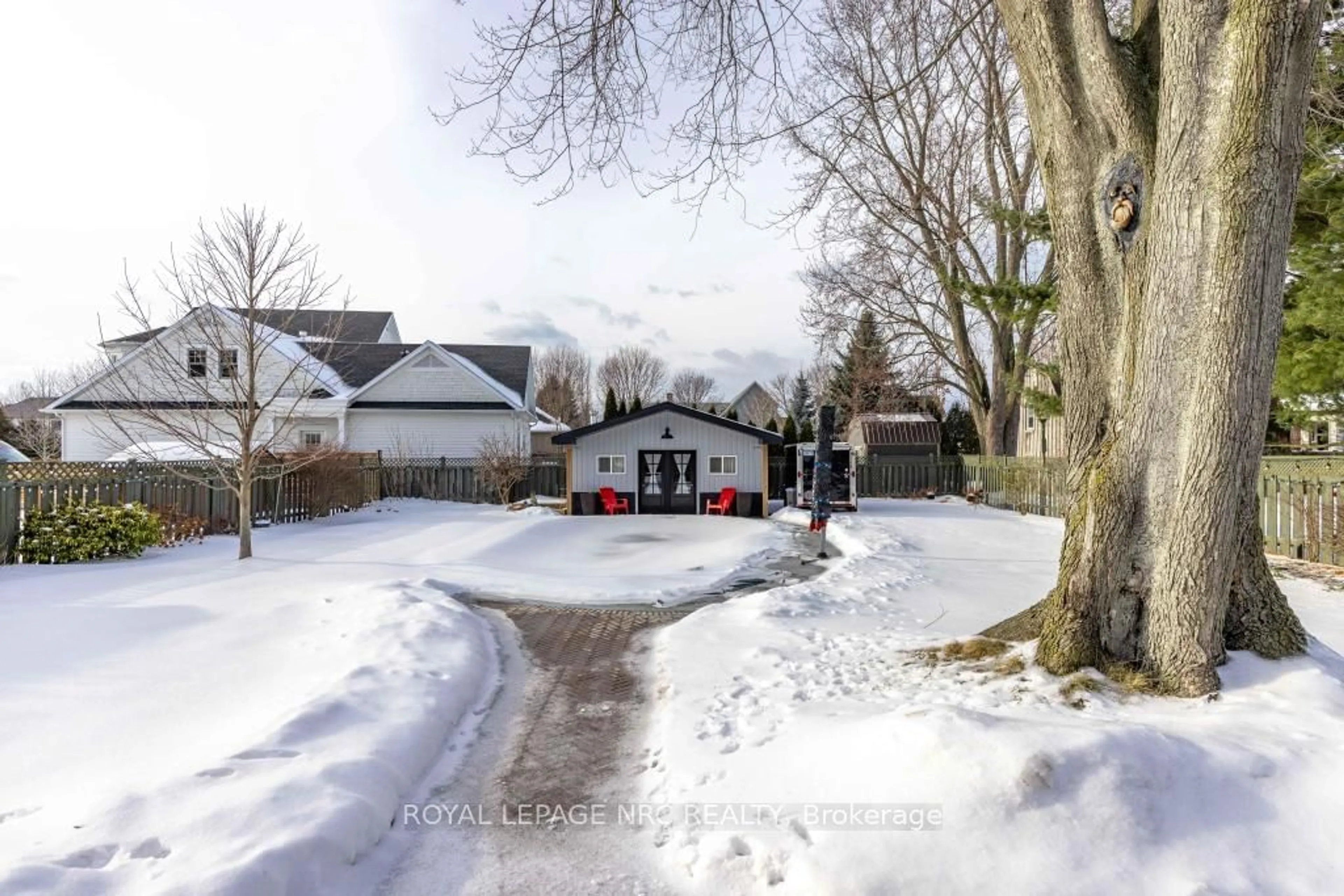 A pic from outside/outdoor area/front of a property/back of a property/a pic from drone, street for 763 Charlotte St, Niagara-on-the-Lake Ontario L0S 1J0