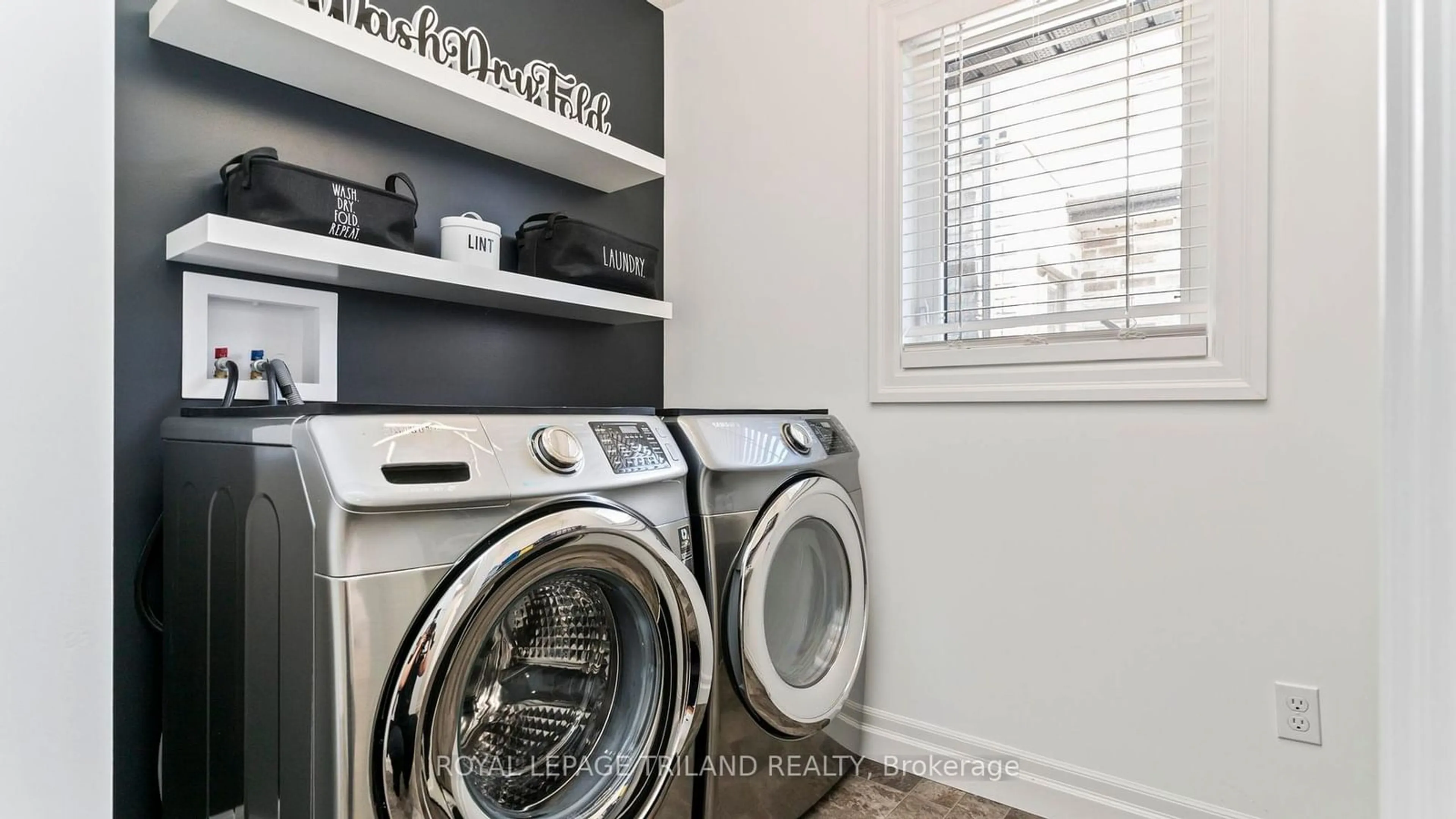 Laundry room for 36 Deerfield Crt, St. Thomas Ontario N5P 0B8