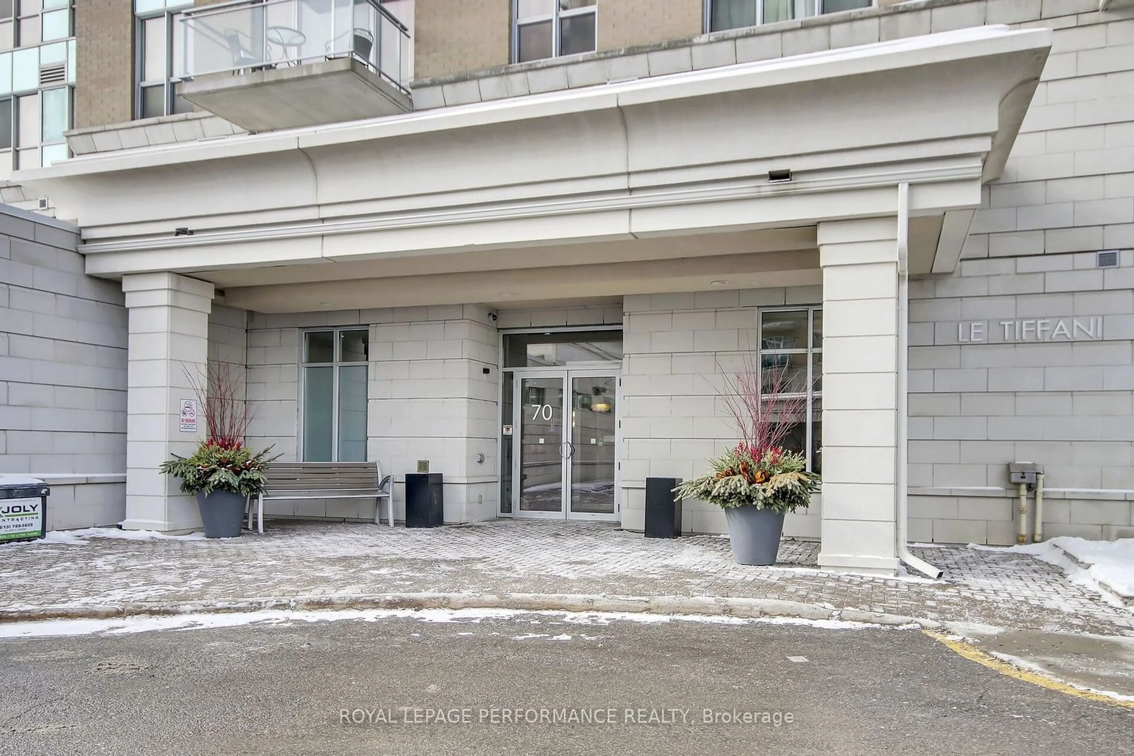 Indoor foyer for 70 Landry St #1807, Vanier and Kingsview Park Ontario K1L 0A8