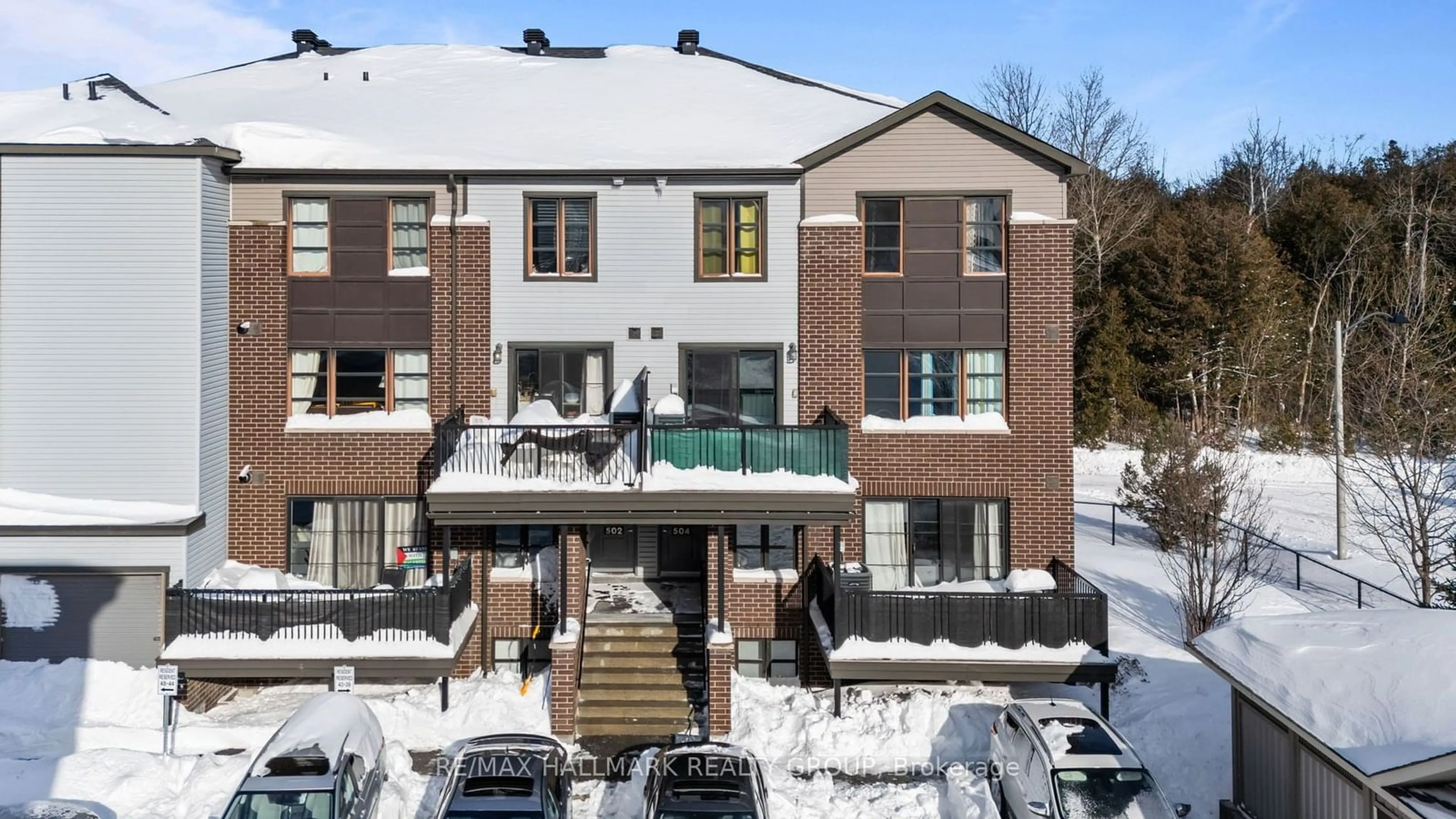 A pic from outside/outdoor area/front of a property/back of a property/a pic from drone, mountain view for 504 Clearbrook Dr #19, Barrhaven Ontario K2J 5X5