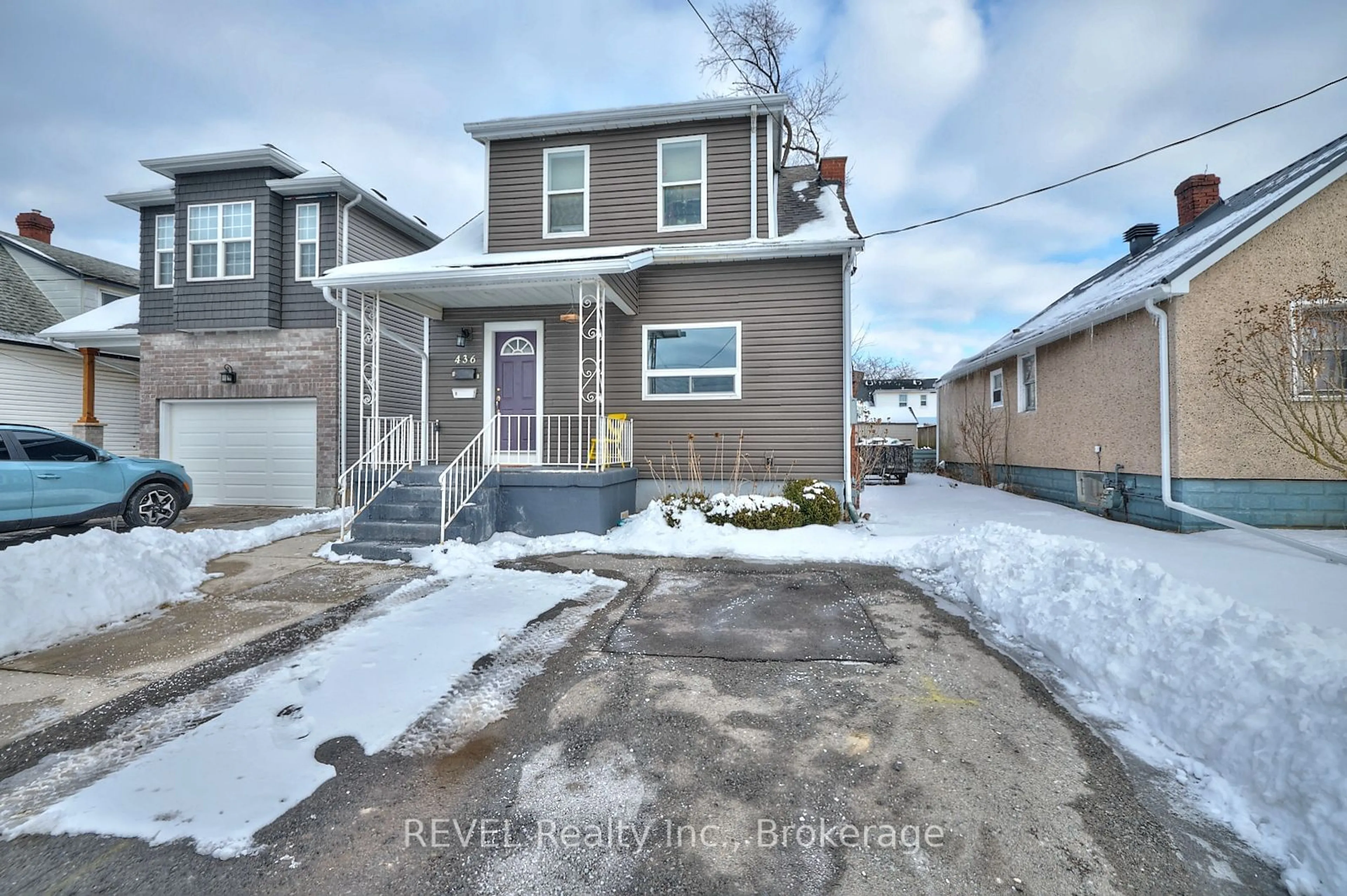 A pic from outside/outdoor area/front of a property/back of a property/a pic from drone, street for 436 McAlpine Ave, Welland Ontario L3B 1T3