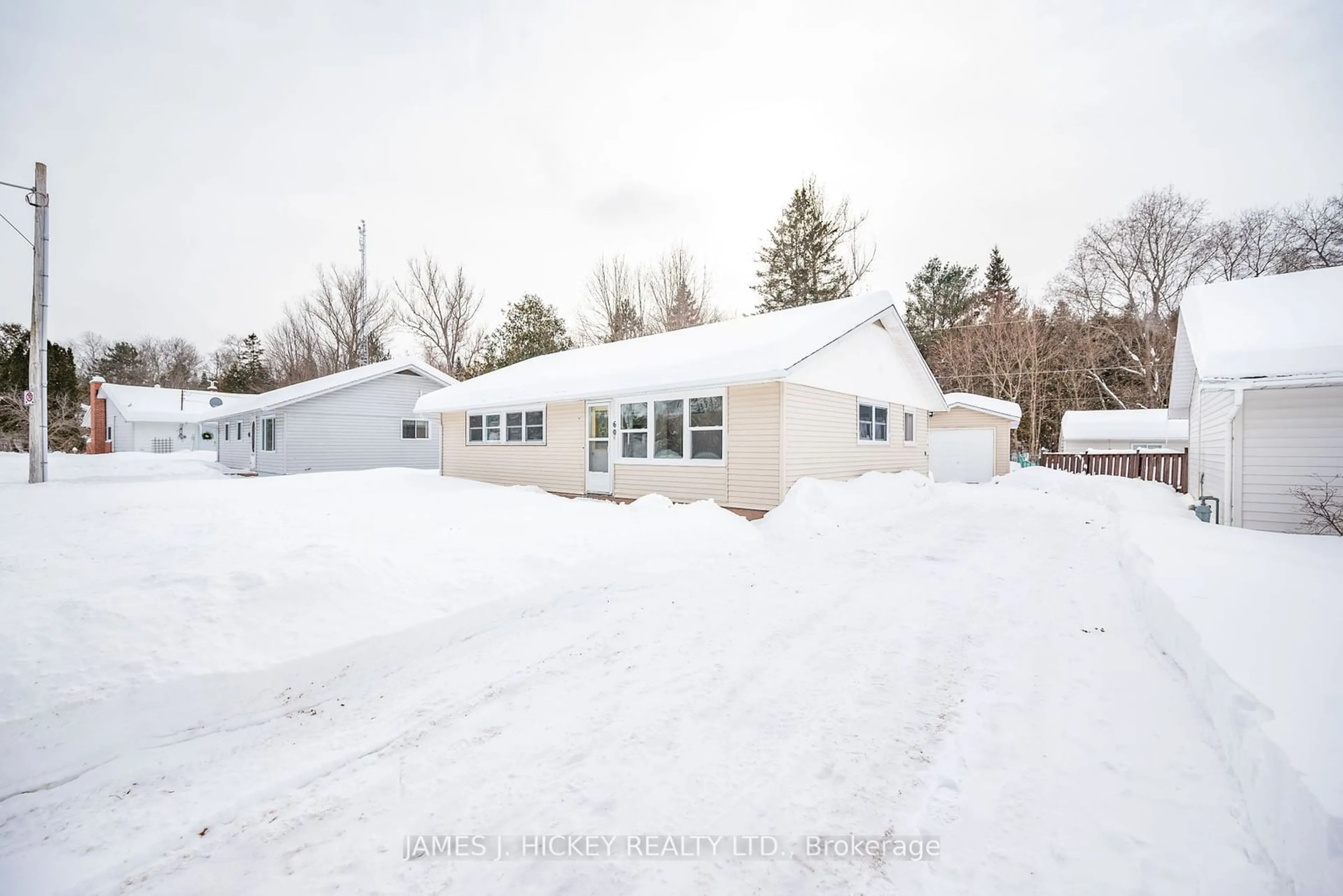 A pic from outside/outdoor area/front of a property/back of a property/a pic from drone, building for 60 Beach Ave, Deep River Ontario K0J 1P0