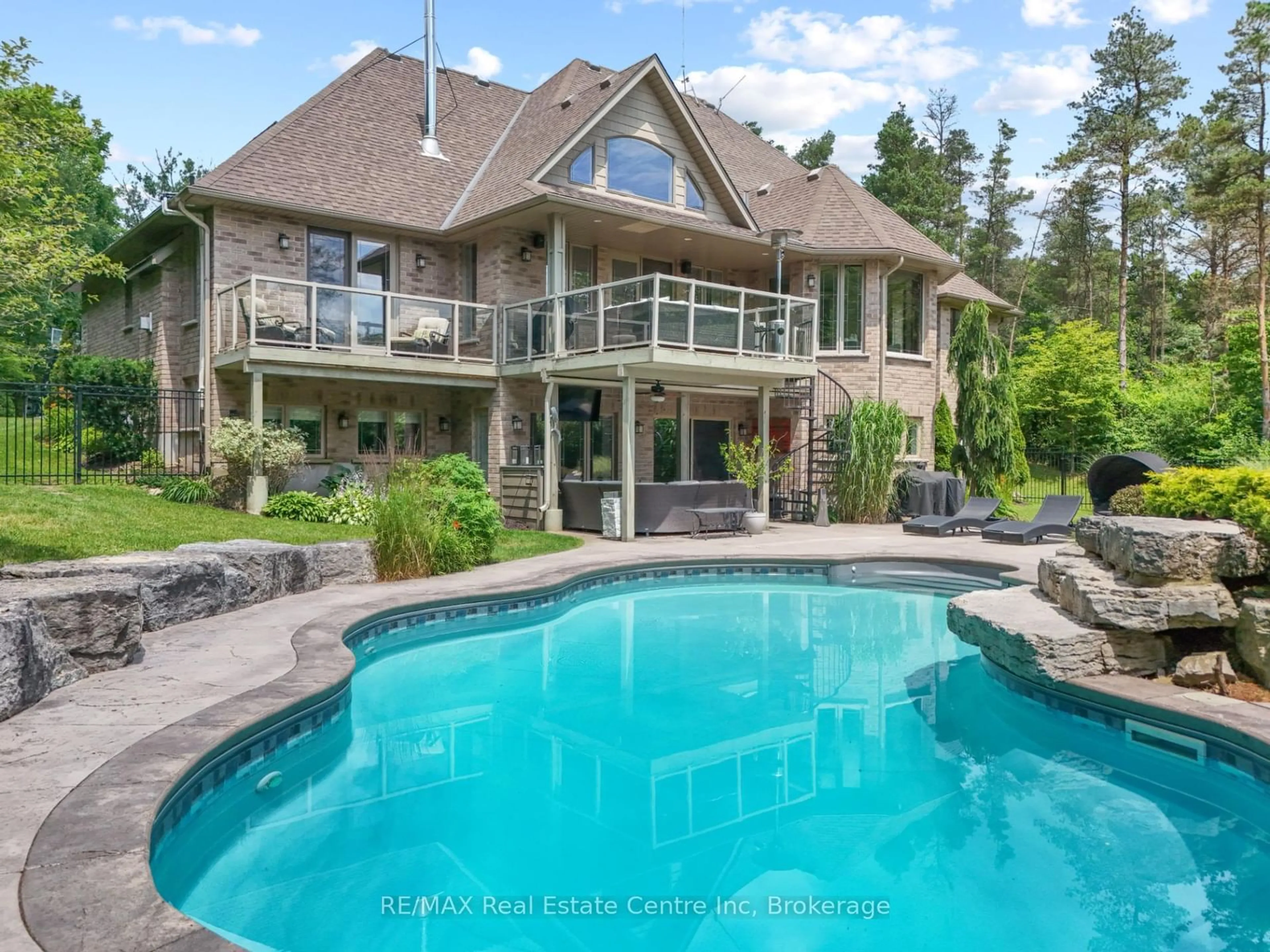 Pool for 209 HUME Rd, Puslinch Ontario N0B 2J0