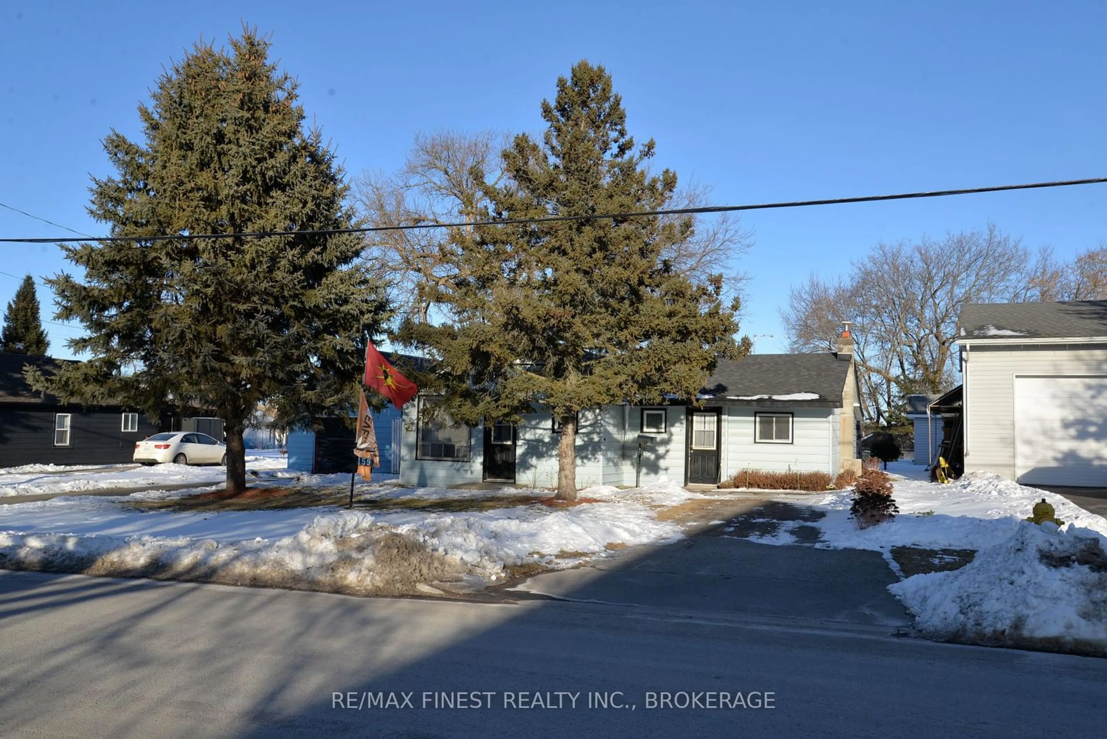 A pic from outside/outdoor area/front of a property/back of a property/a pic from drone, street for 159 University Ave, Belleville Ontario K8N 4Y4