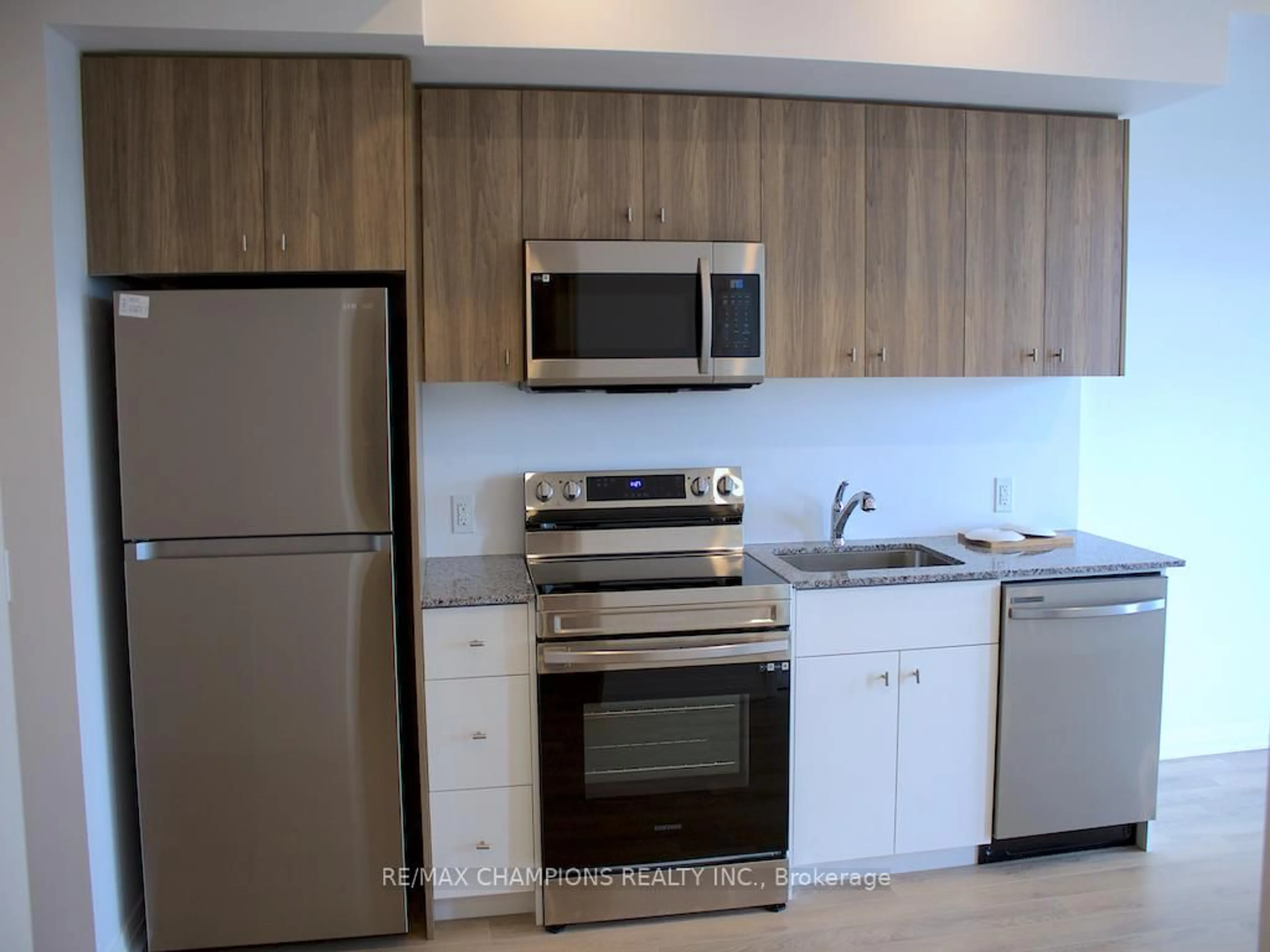 Standard kitchen, unknown for 101 Golden Eagle Rd #302, Waterloo Ontario N2V 0H4