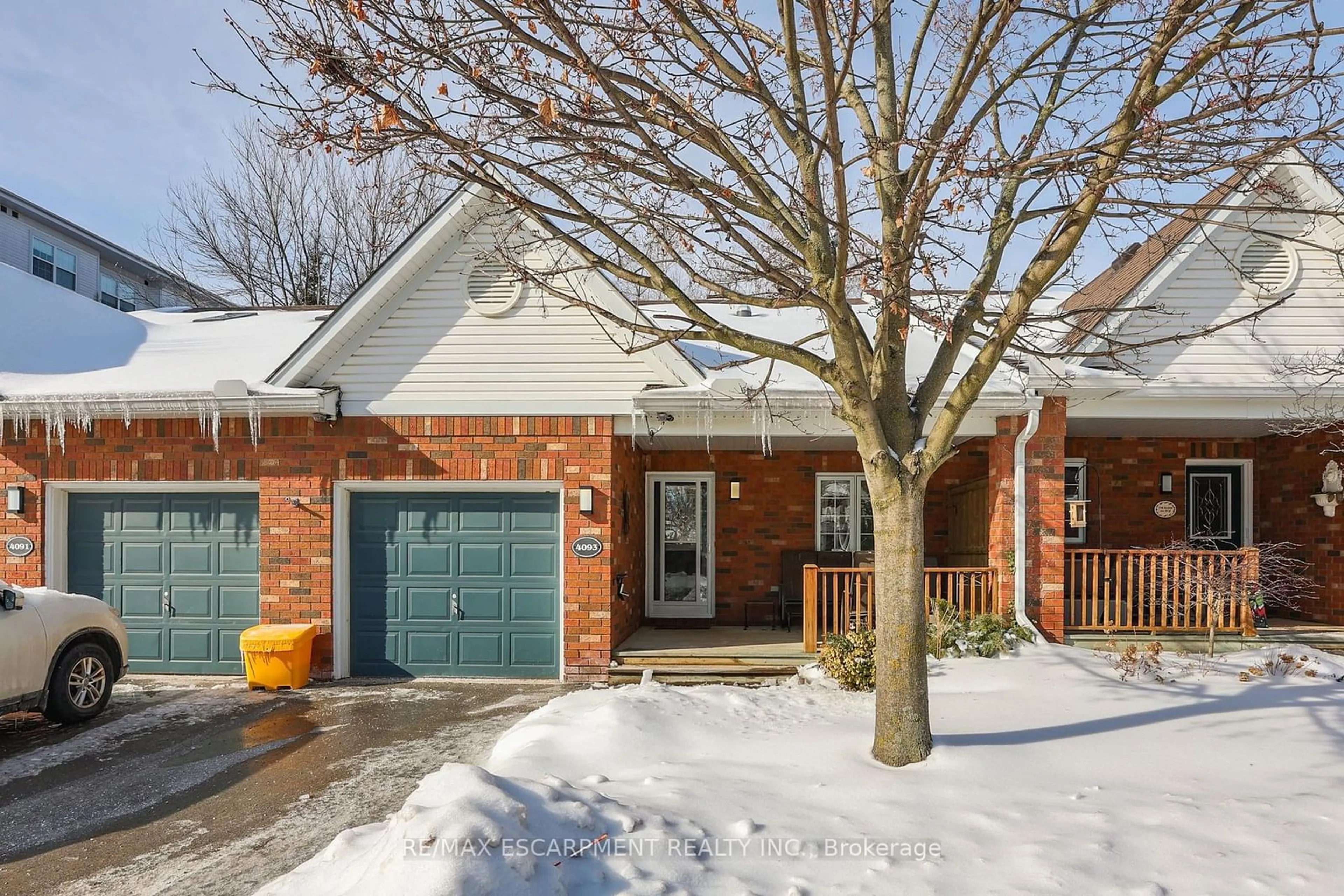 Home with brick exterior material, street for 4093 John Charles Blvd, Lincoln Ontario L0R 2C0