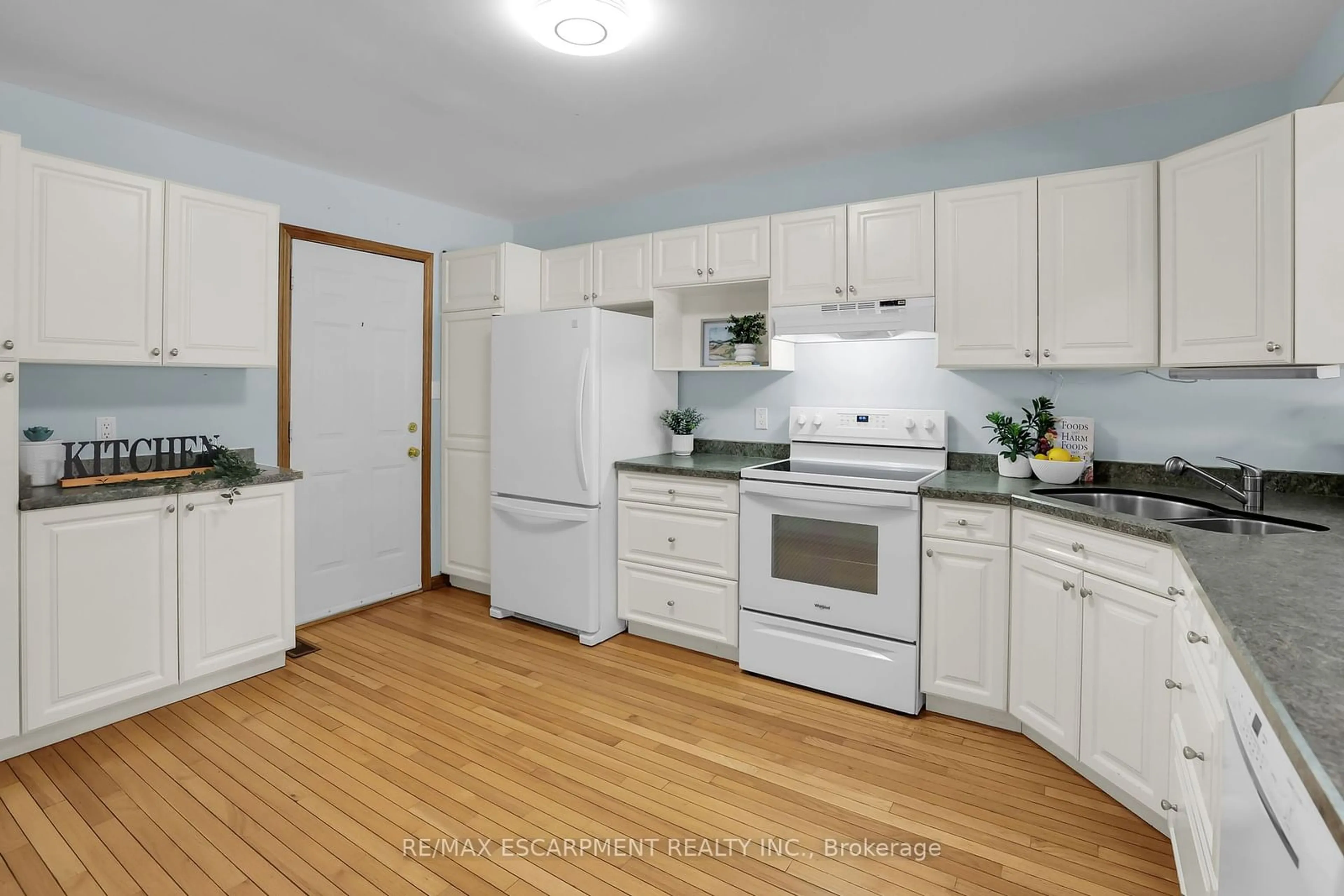 Standard kitchen, unknown for 4093 John Charles Blvd, Lincoln Ontario L0R 2C0