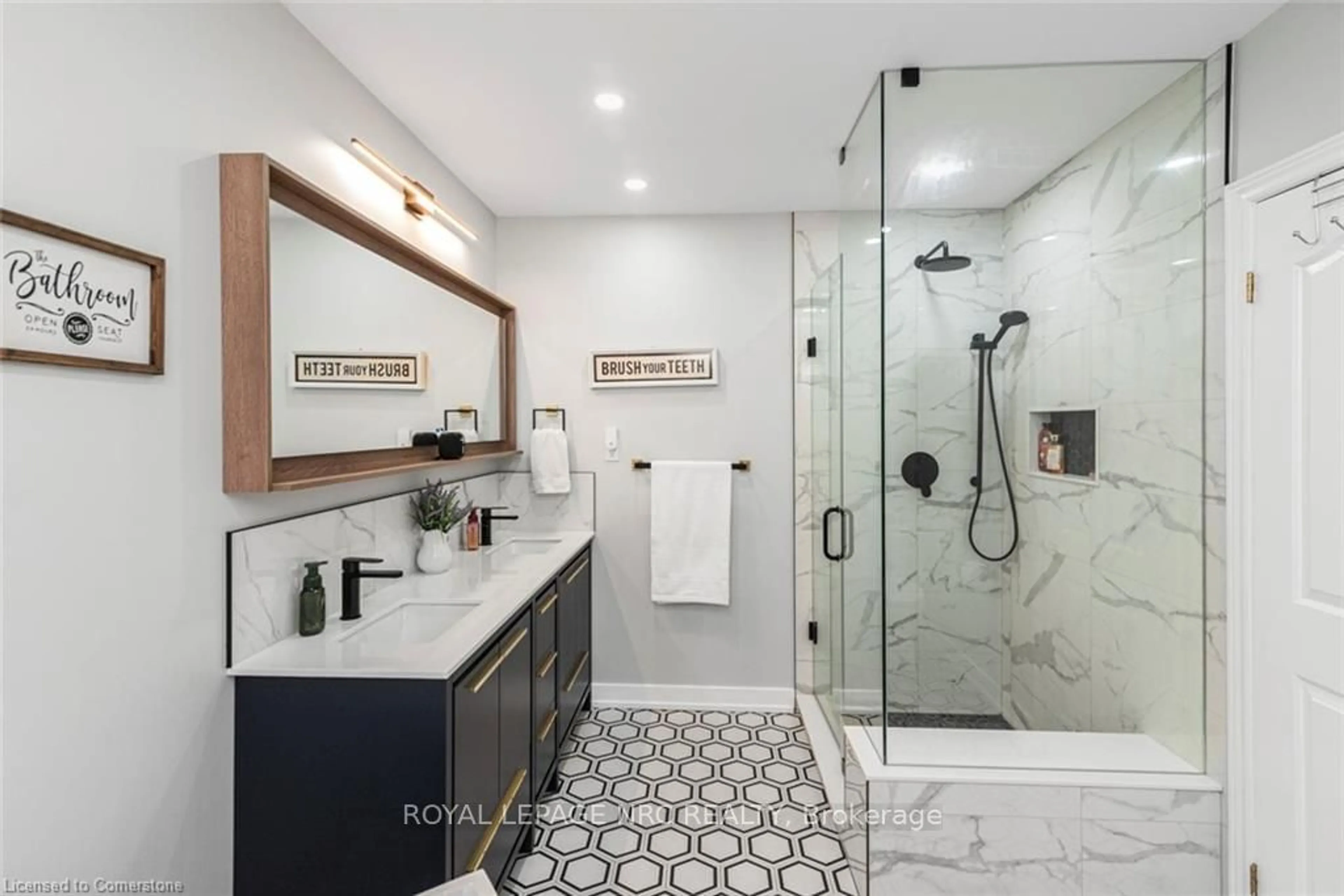 Contemporary bathroom, ceramic/tile floor for 54 Stonepine Cres, Hamilton Ontario L9C 7T7