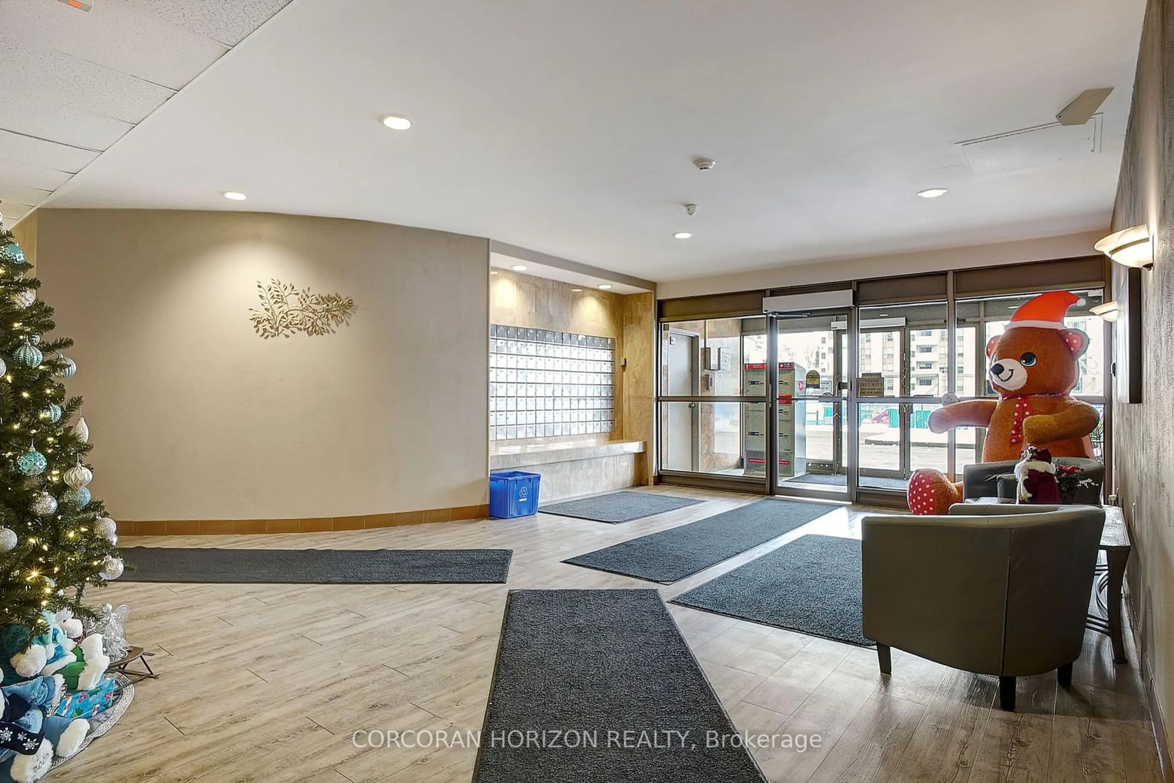 Indoor foyer for 3227 King St #409, Kitchener Ontario N2A 1B1