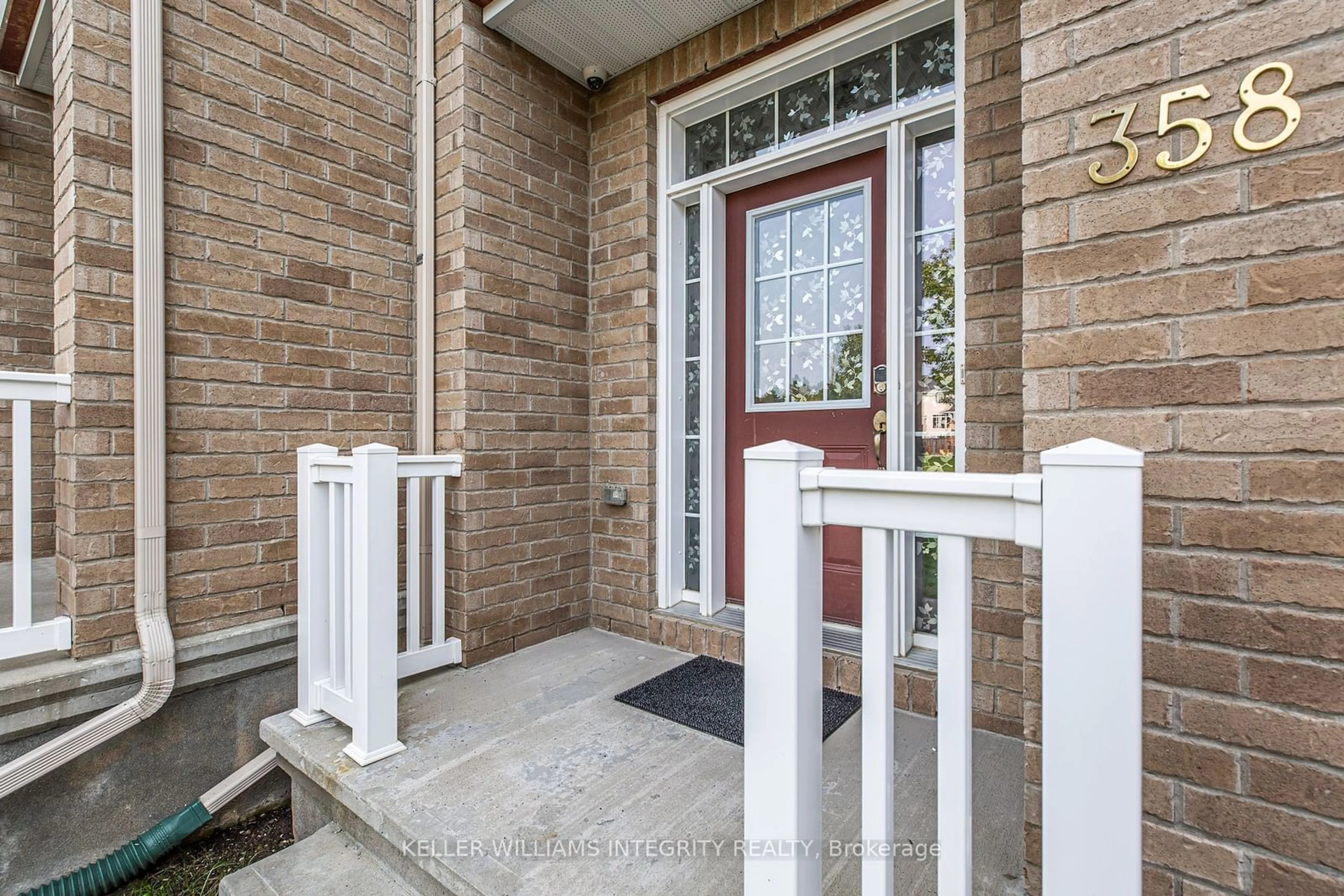 Indoor entryway for 358 Kingbrook Dr, Kanata Ontario K2M 0G2