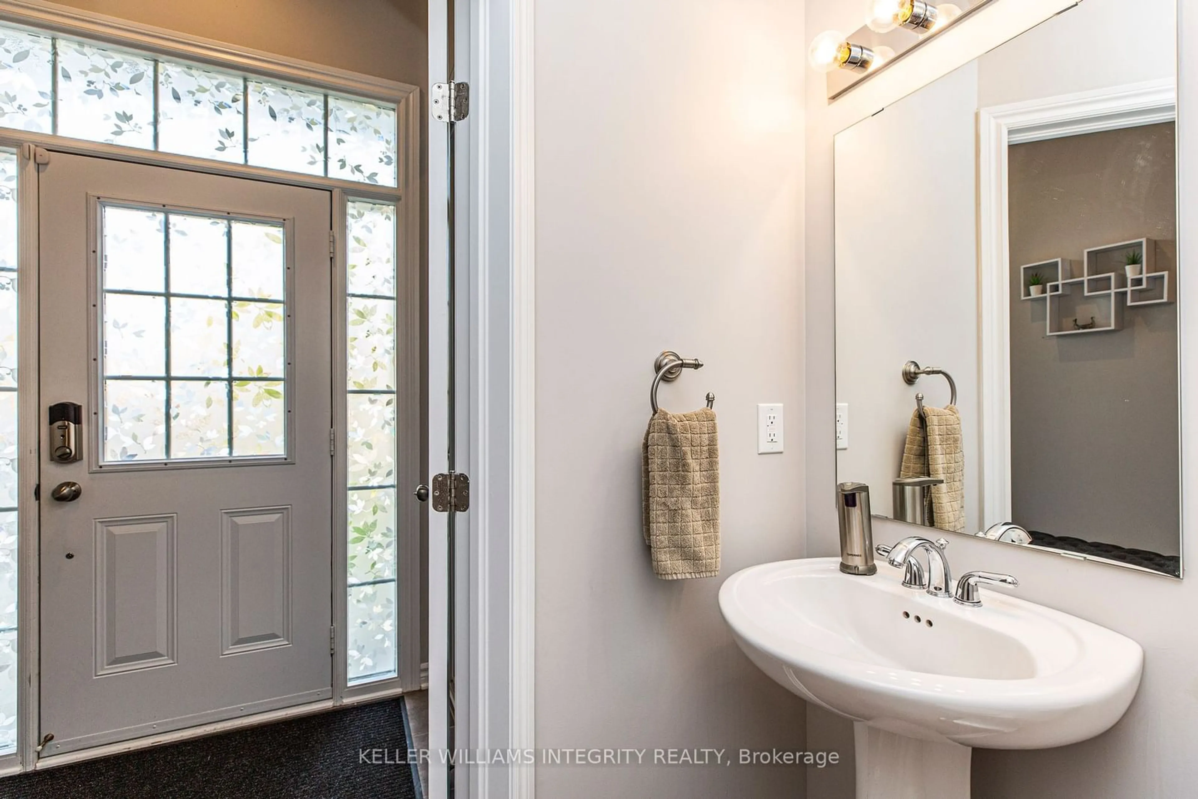 Standard bathroom, ceramic/tile floor for 358 Kingbrook Dr, Kanata Ontario K2M 0G2