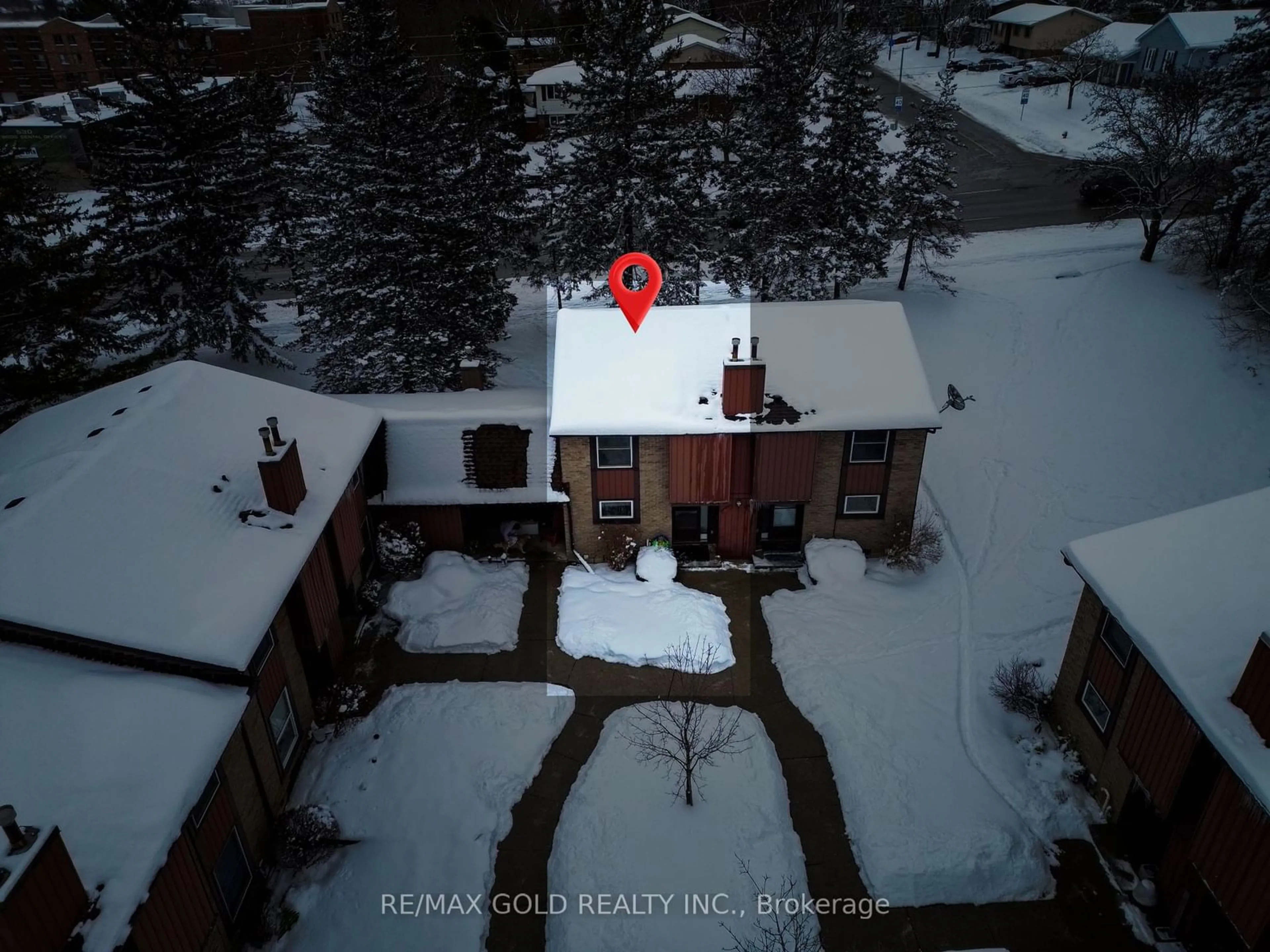 A pic from outside/outdoor area/front of a property/back of a property/a pic from drone, water/lake/river/ocean view for 539 Willow Rd #64, Guelph Ontario N1H 7G3