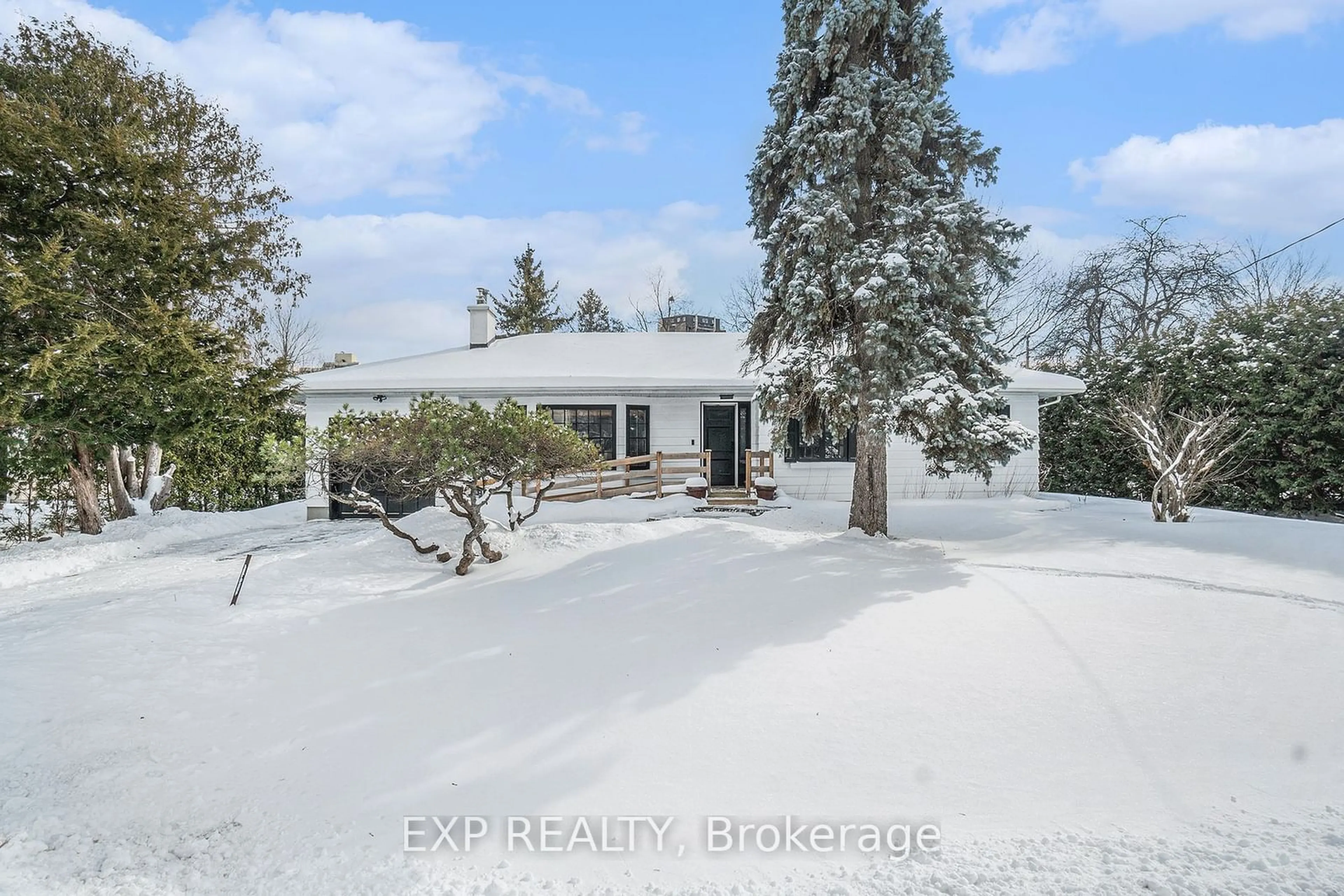 A pic from outside/outdoor area/front of a property/back of a property/a pic from drone, unknown for 100 Villa Cres, Mooneys Bay - Carleton Heights and Area Ontario K2C 0H6