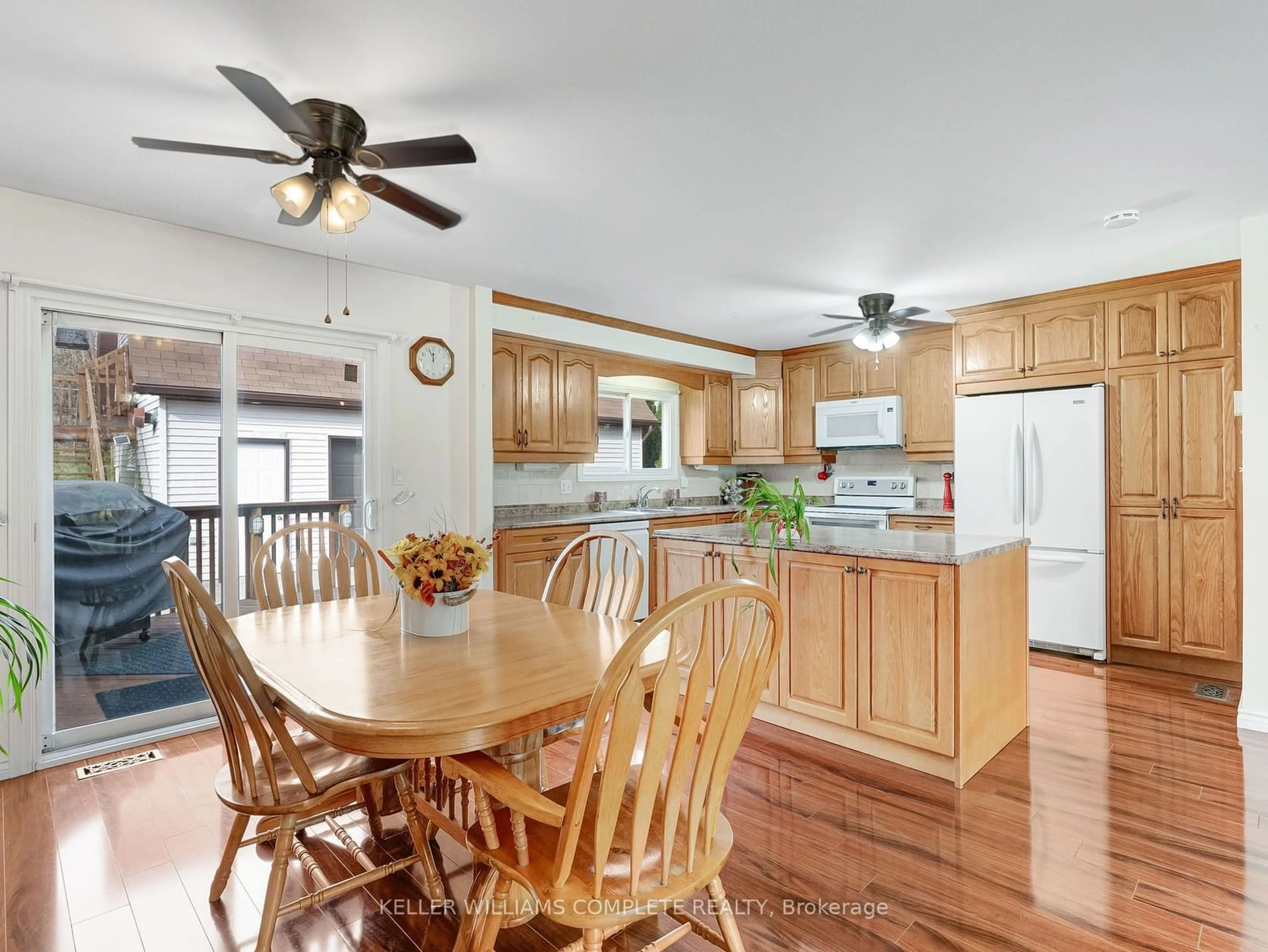 Open concept kitchen, wood/laminate floor for 103 Williamson Dr, Haldimand Ontario N3W 1A4