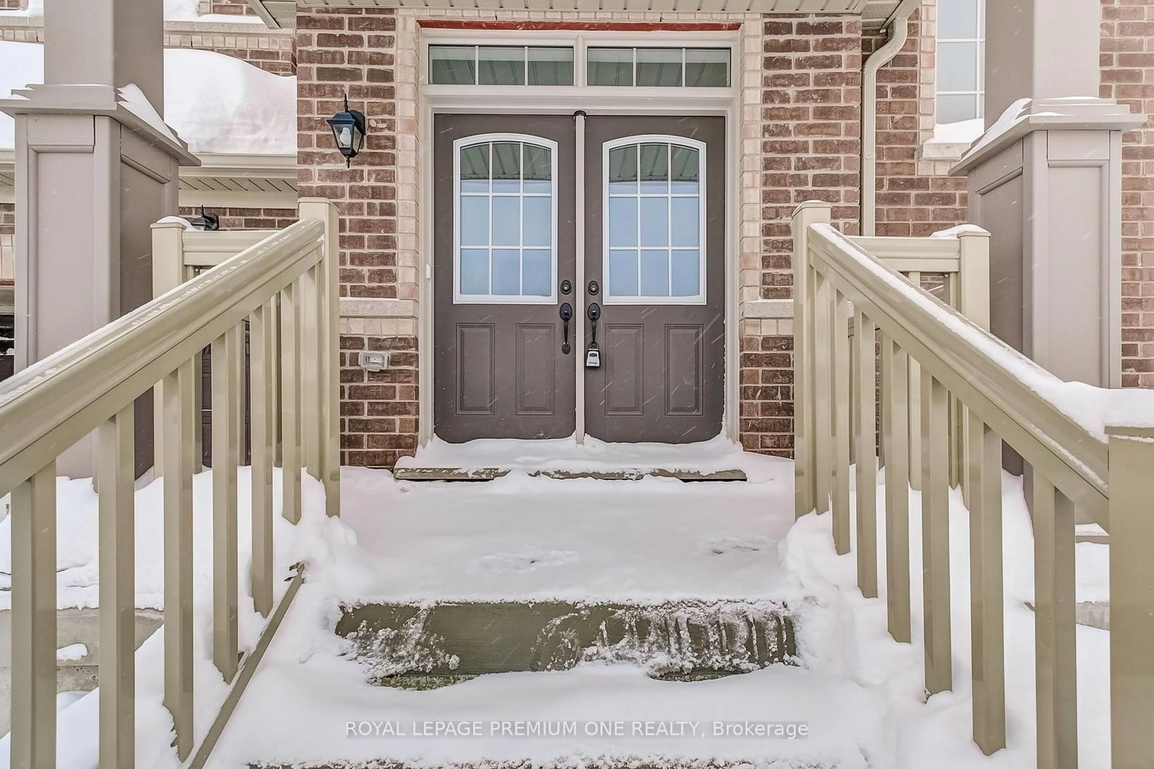 Indoor entryway for 181 Limestone Lane, Melancthon Ontario L9V 3Y3