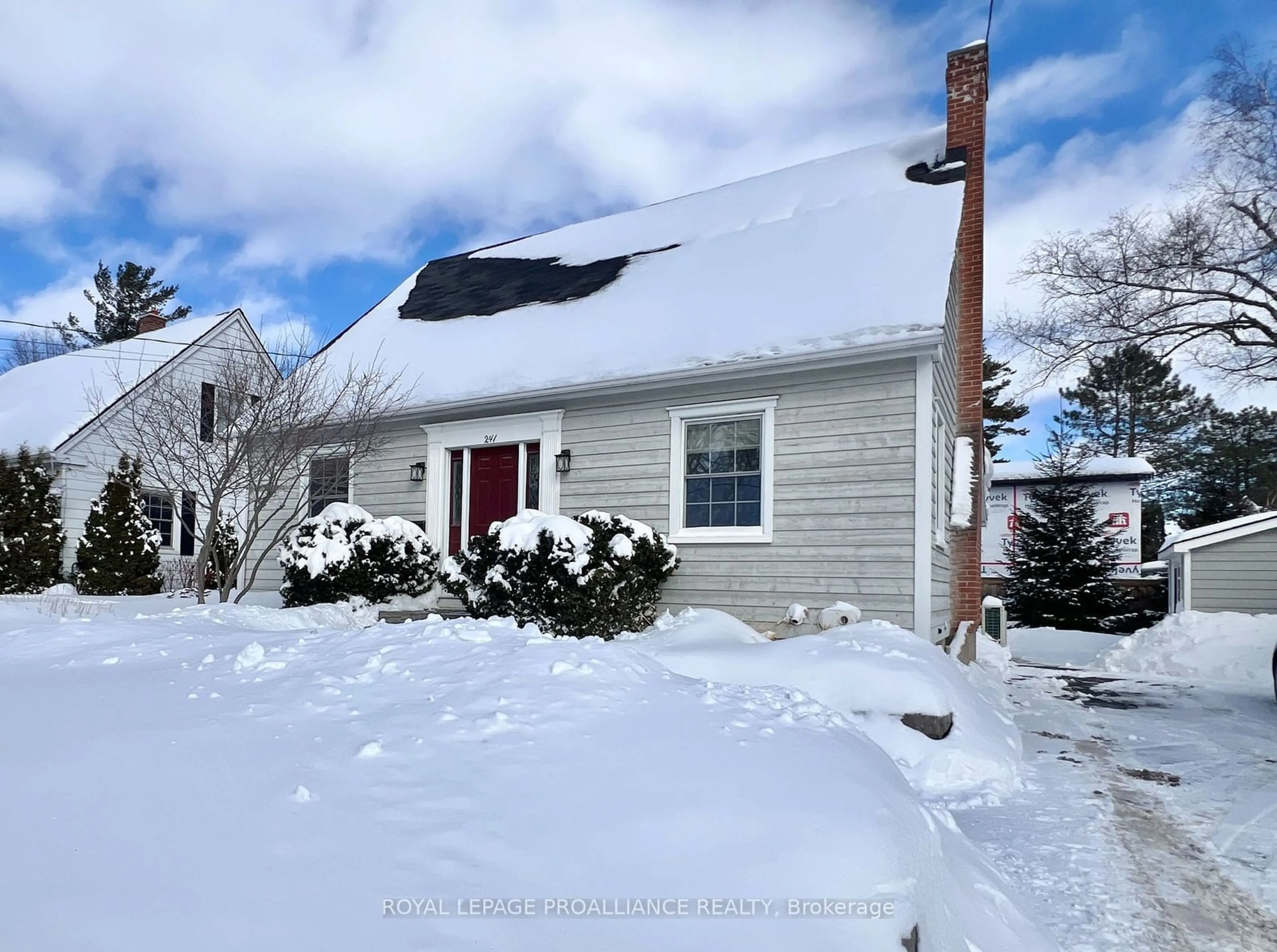 A pic from outside/outdoor area/front of a property/back of a property/a pic from drone, street for 241 Bleecker Ave, Belleville Ontario K8N 3V1